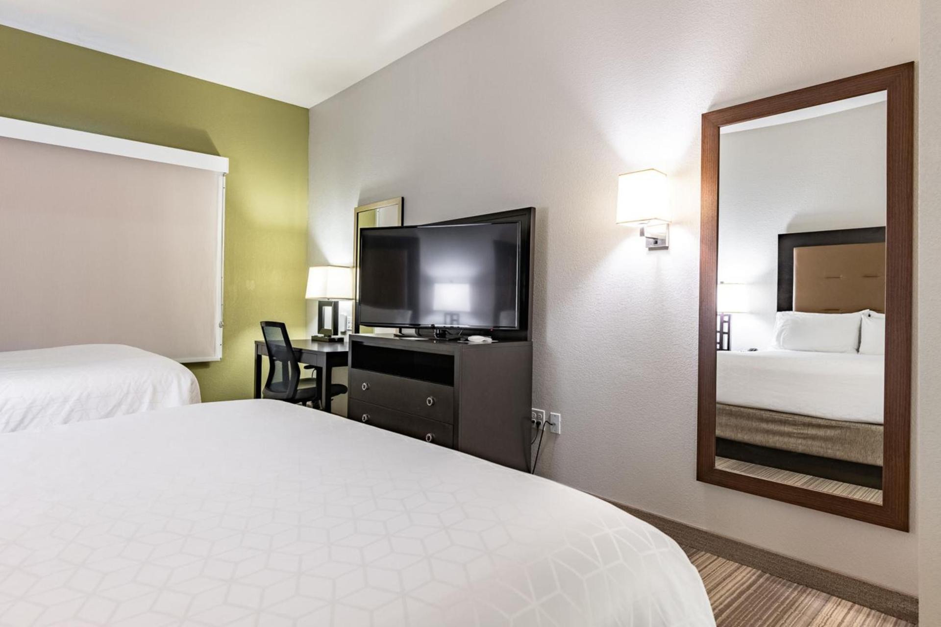 Holiday Inn Express & Suites New Martinsville by IHG photo 49