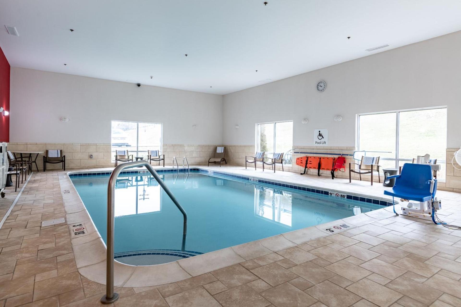 Holiday Inn Express & Suites New Martinsville by IHG photo 60