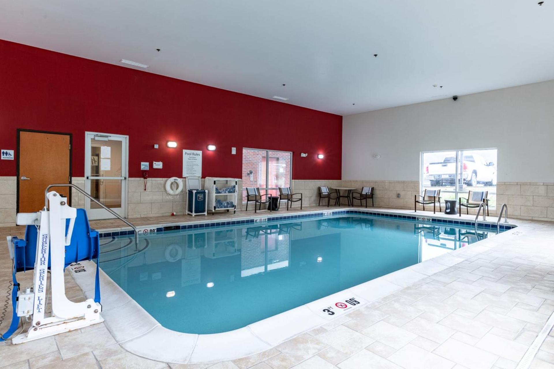 Holiday Inn Express & Suites New Martinsville by IHG photo 59