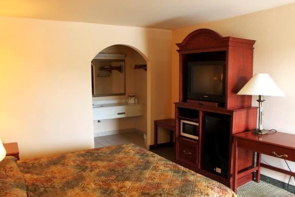 Summit Inn Hempstead photo 4