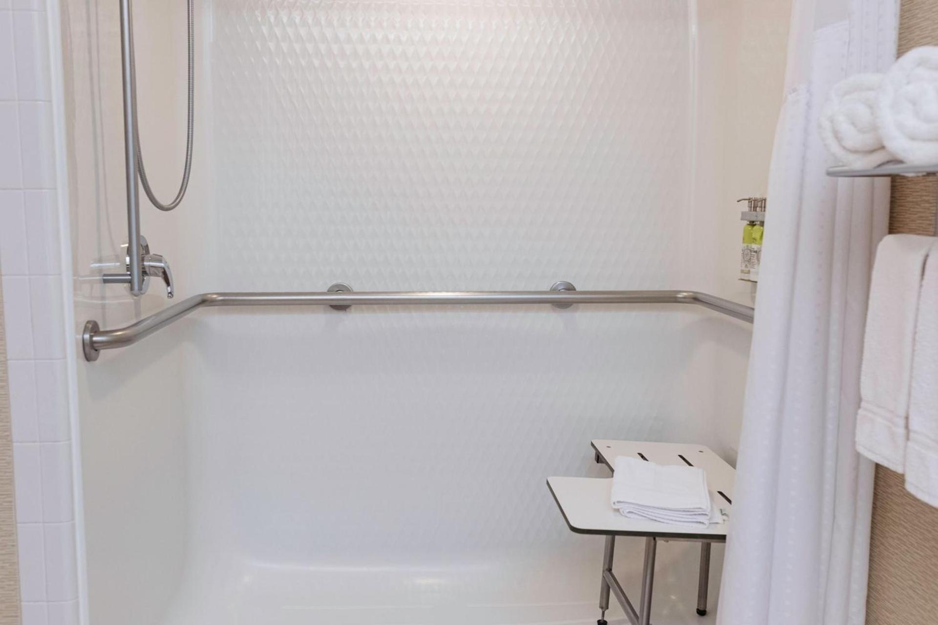 Holiday Inn Express & Suites - Olathe North by IHG photo 24