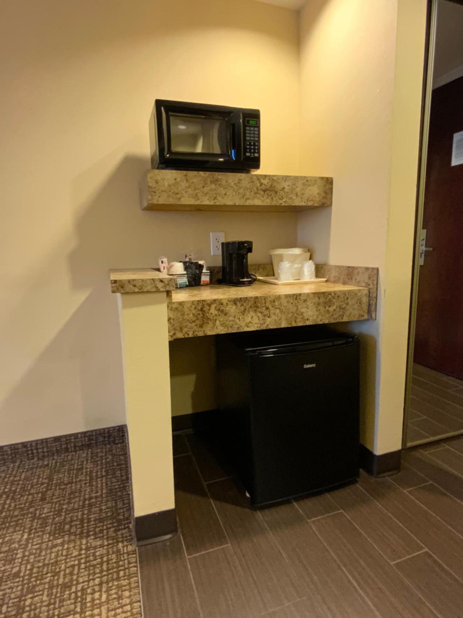Comfort Suites Fredericksburg North photo 93