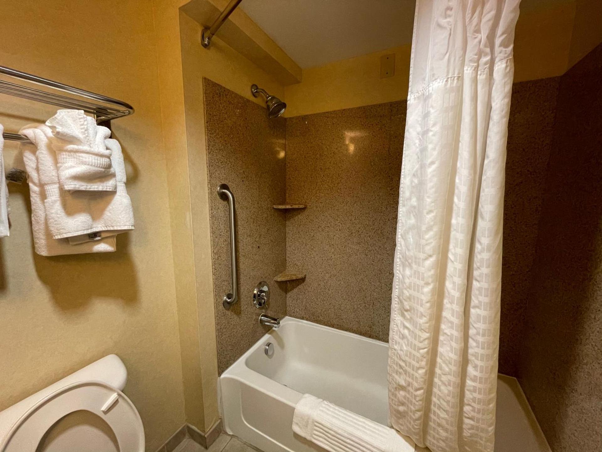 Comfort Suites Fredericksburg North photo 69