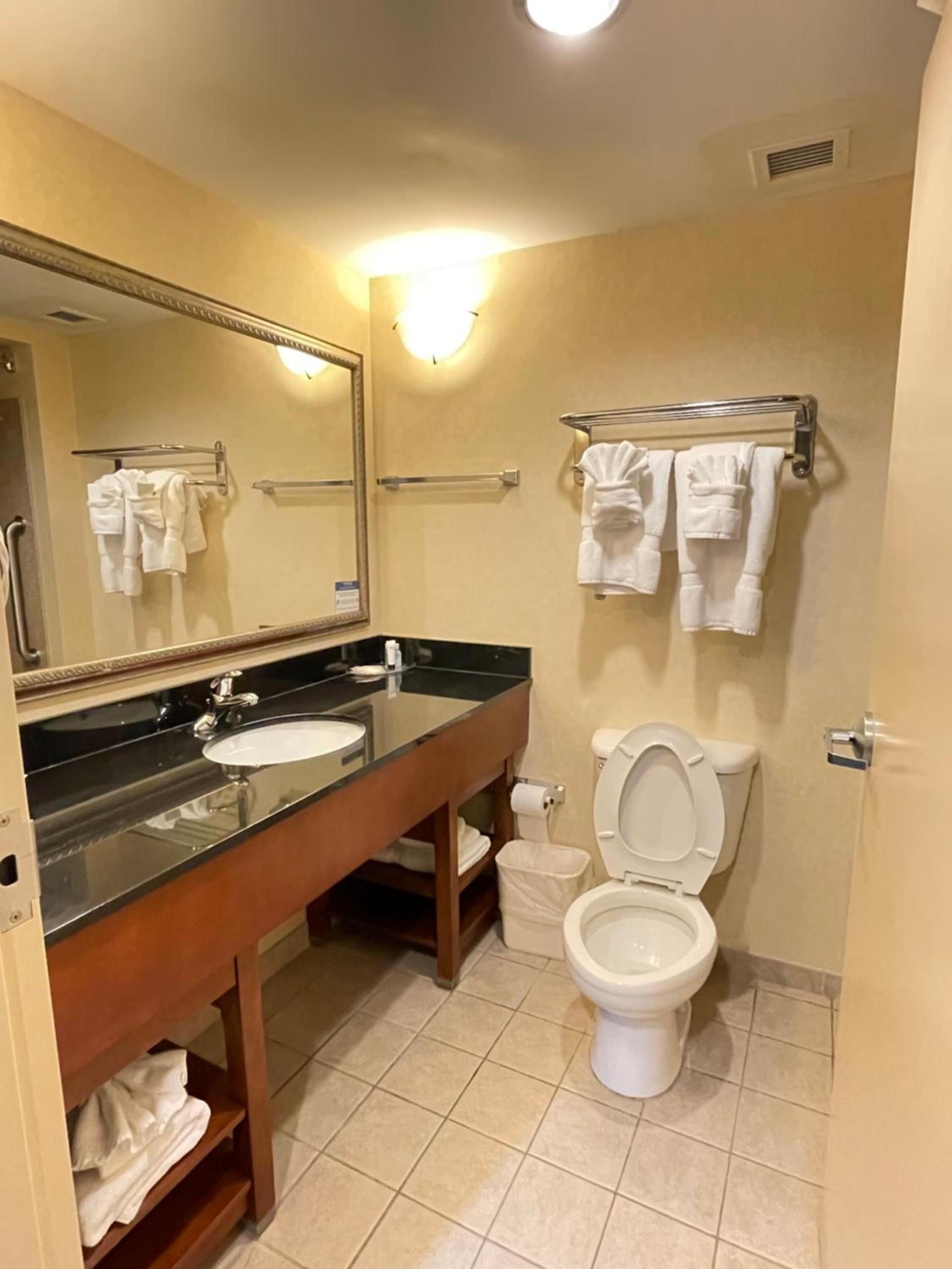 Comfort Suites Fredericksburg North photo 73