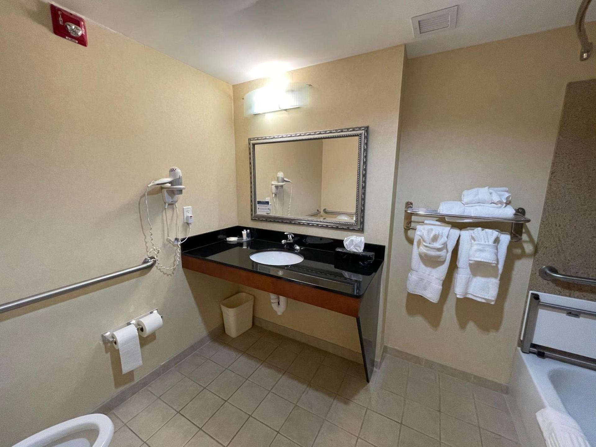 Comfort Suites Fredericksburg North photo 67