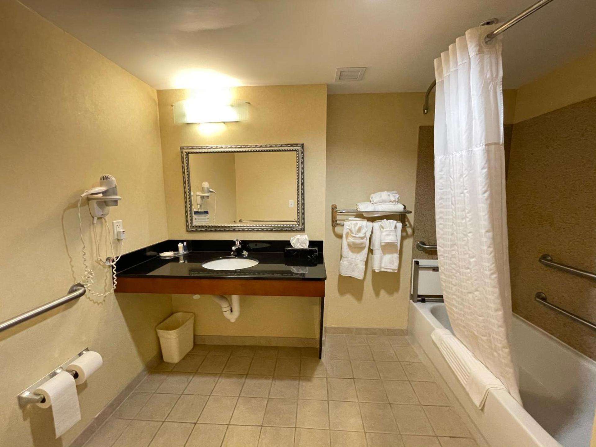 Comfort Suites Fredericksburg North photo 64