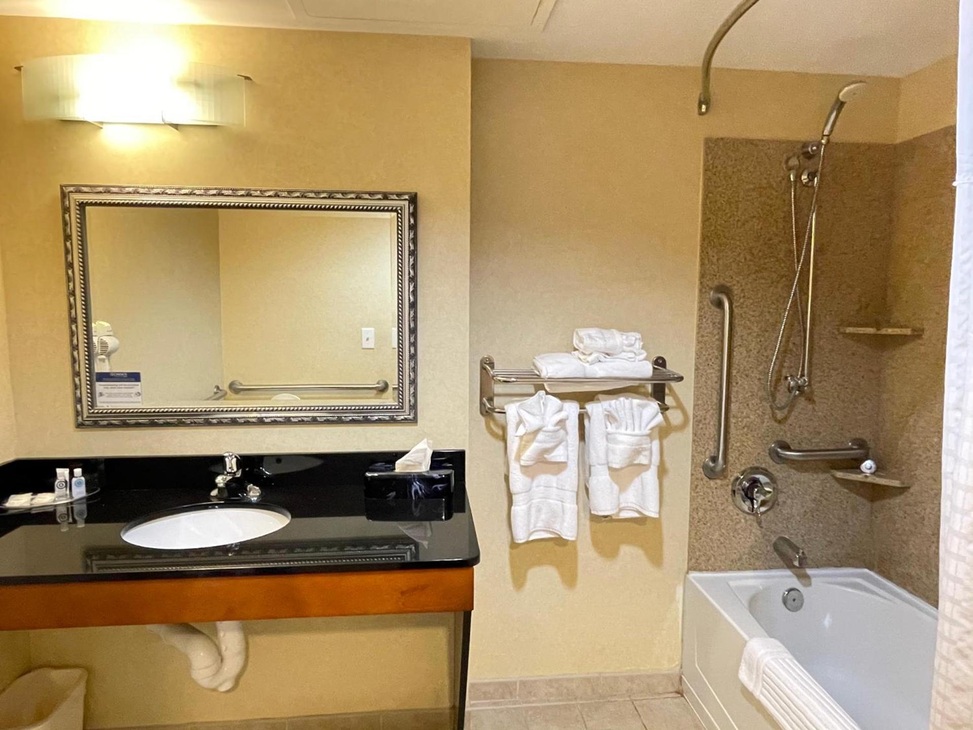 Comfort Suites Fredericksburg North photo 63