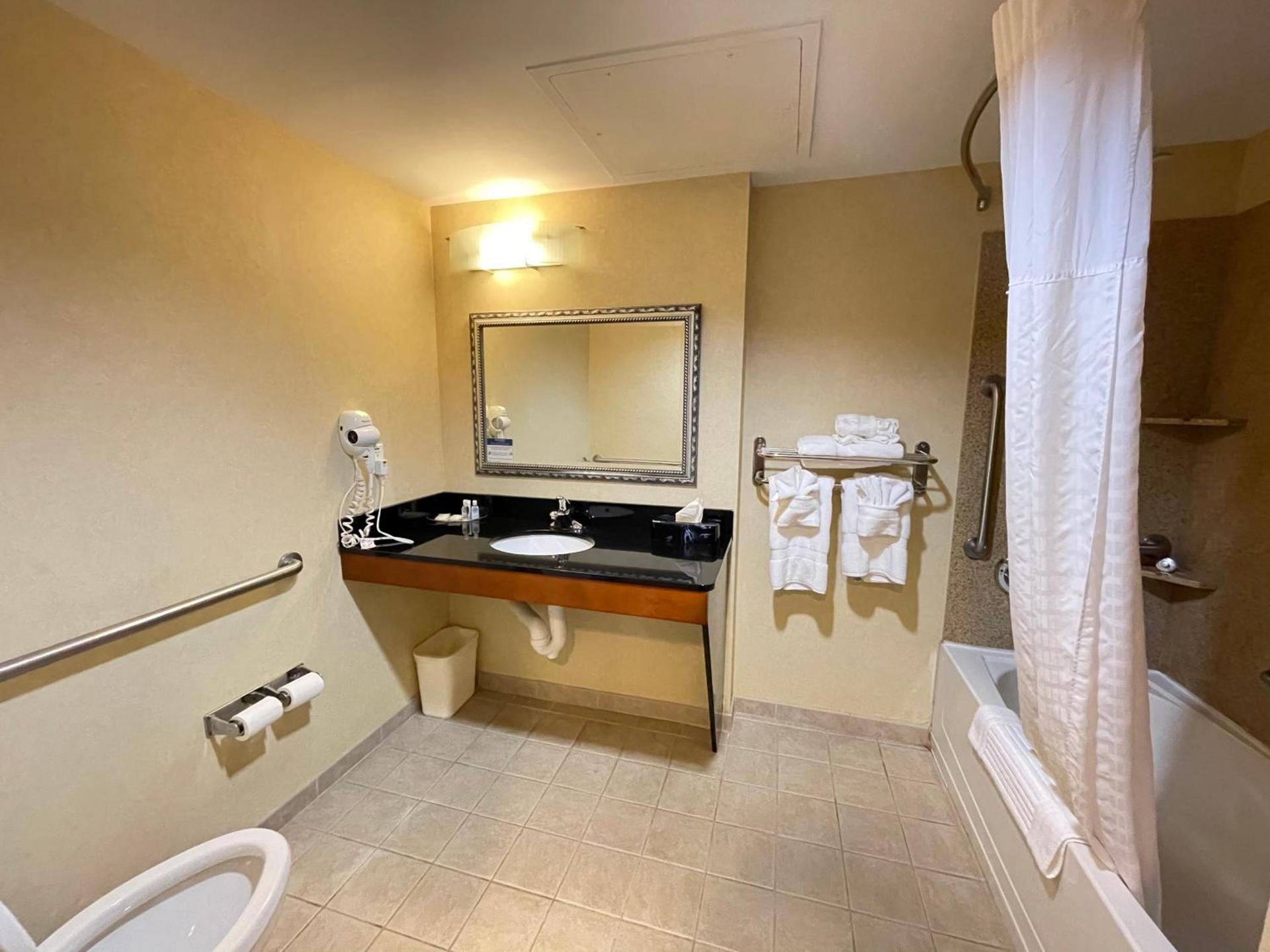 Comfort Suites Fredericksburg North photo 75