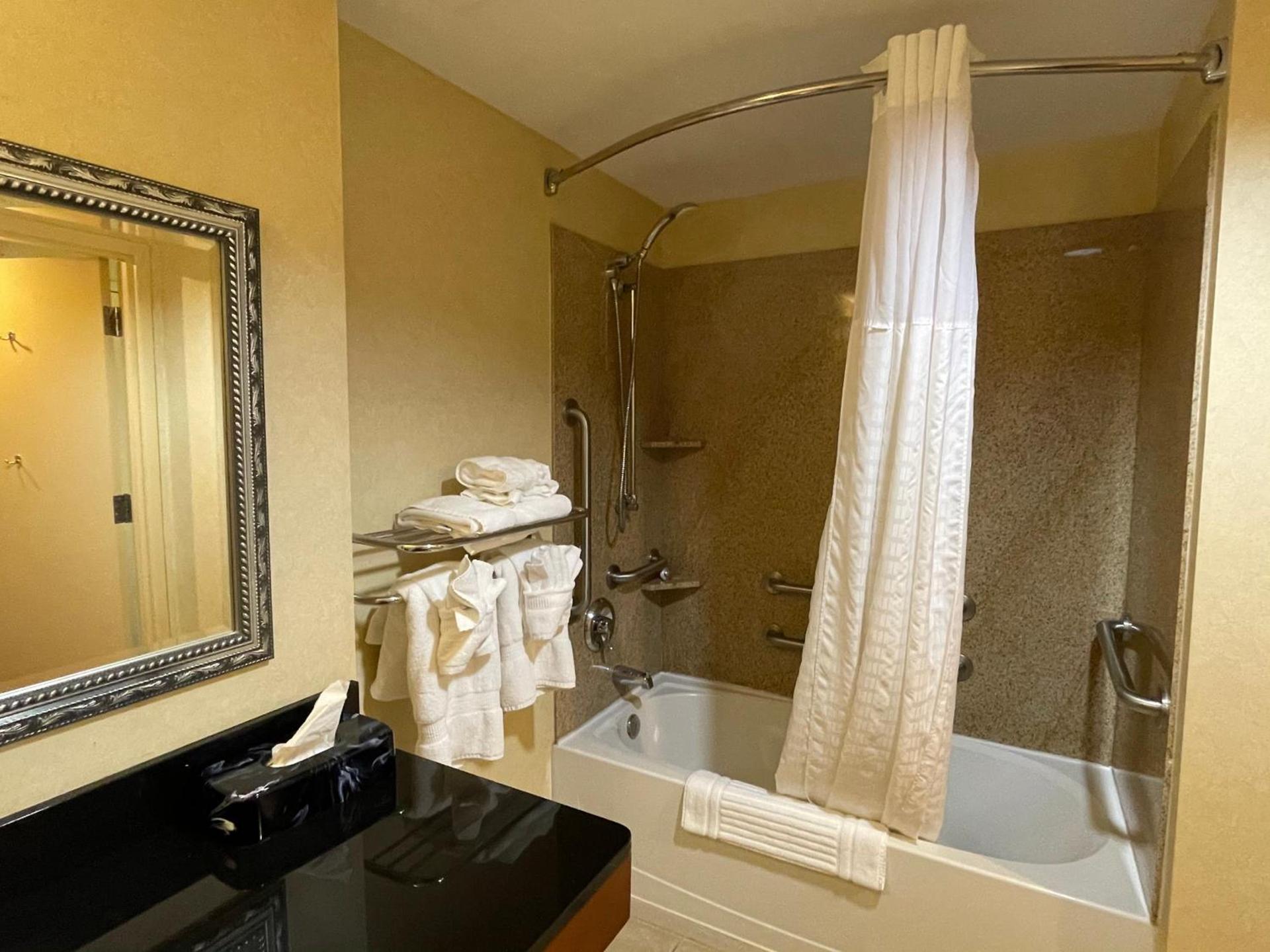 Comfort Suites Fredericksburg North photo 77