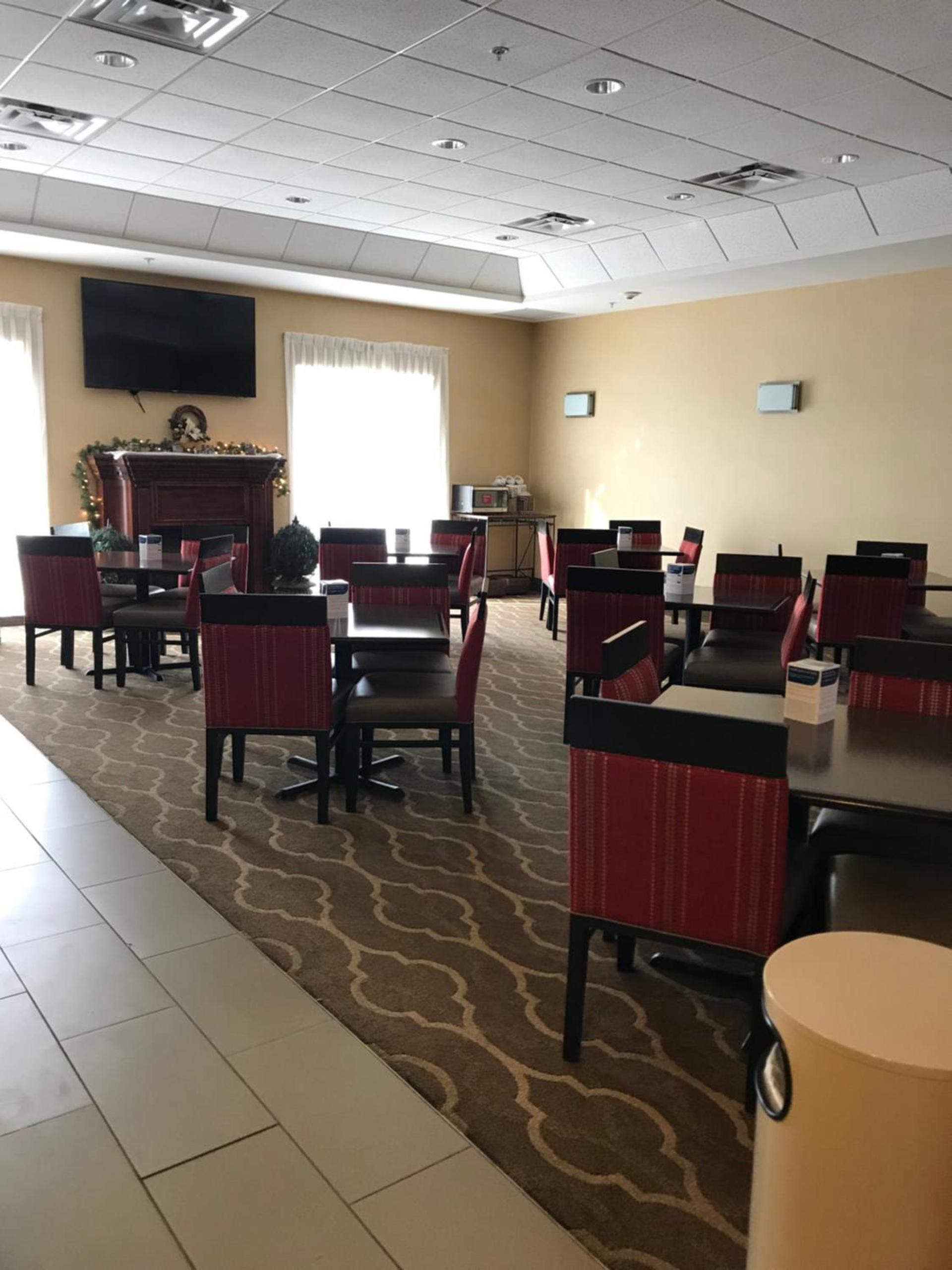 Comfort Suites Fredericksburg North photo 57