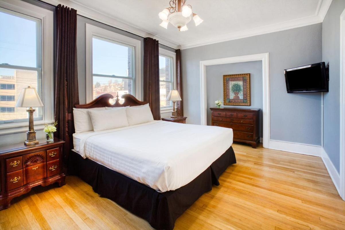 MarQueen Hotel - NEWLY RENOVATED photo 21