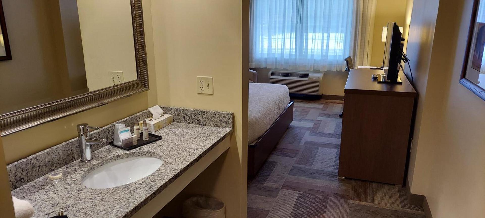 Belfast Harbor Inn photo 6