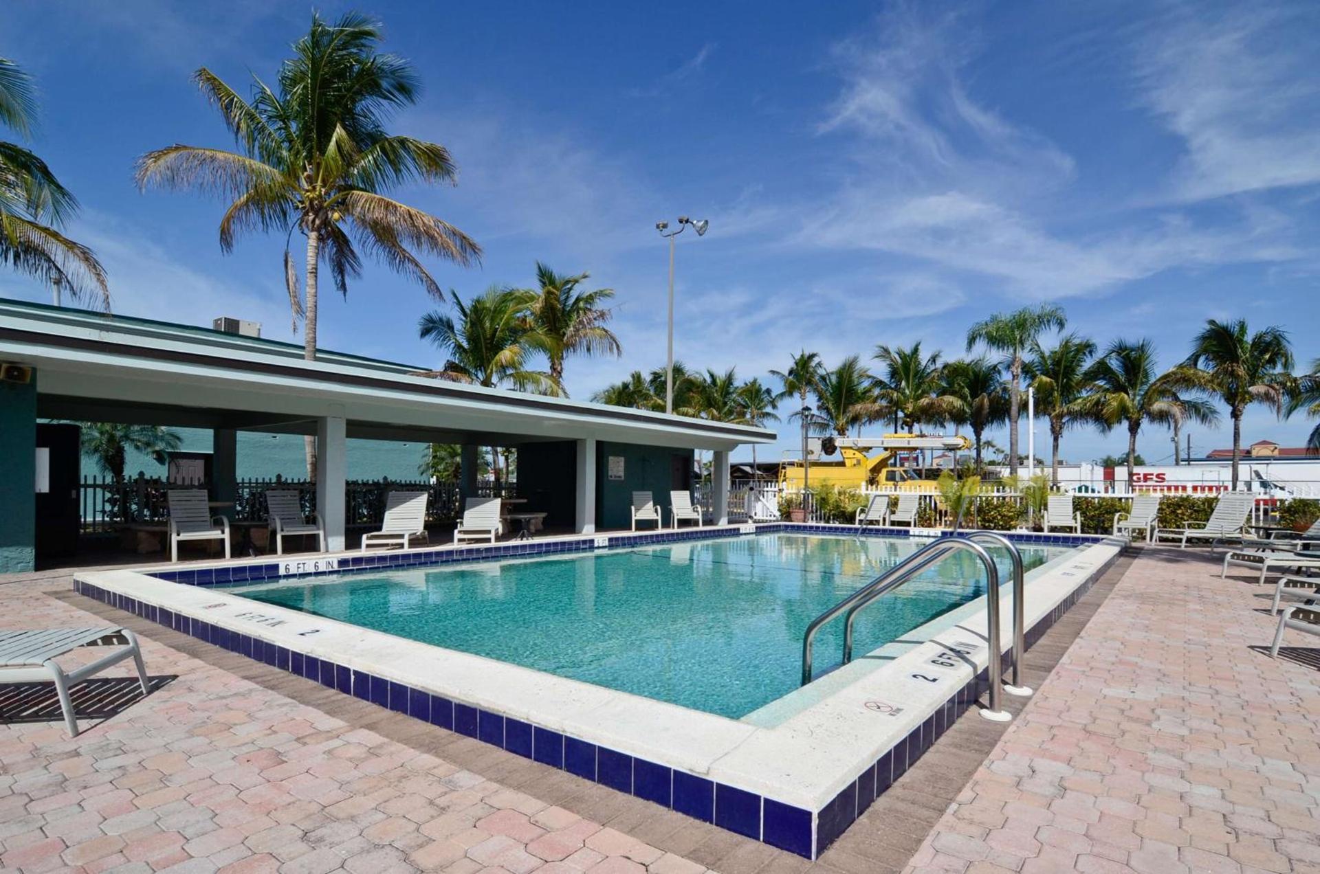 Americas Best Value Inn Fort Myers photo 2