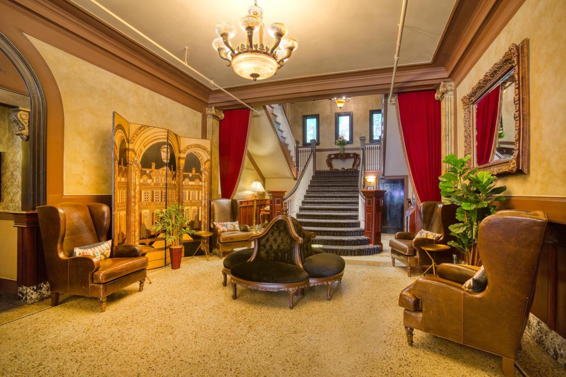 MarQueen Hotel - NEWLY RENOVATED photo 3
