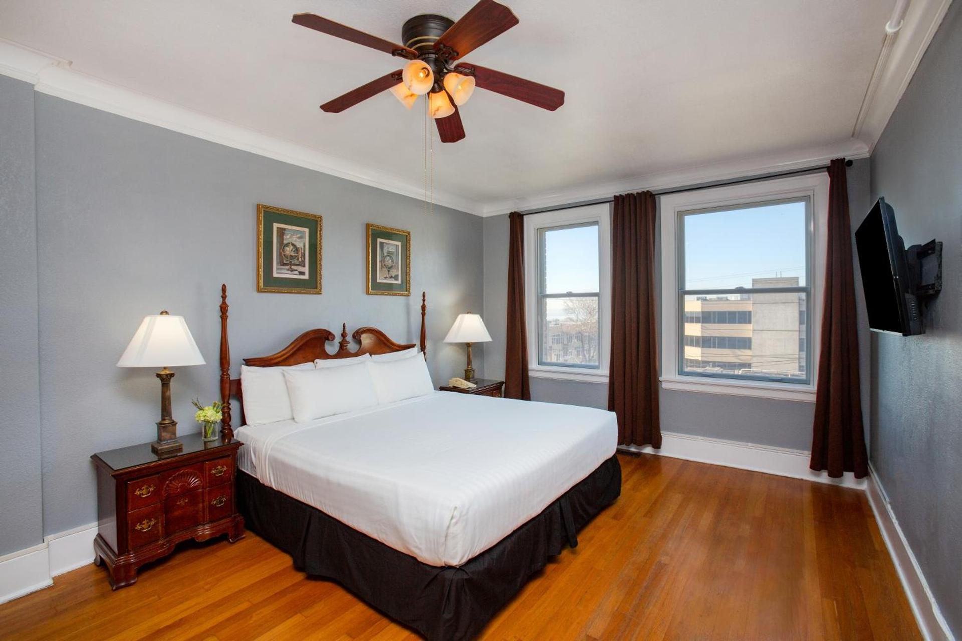 MarQueen Hotel - NEWLY RENOVATED photo 14