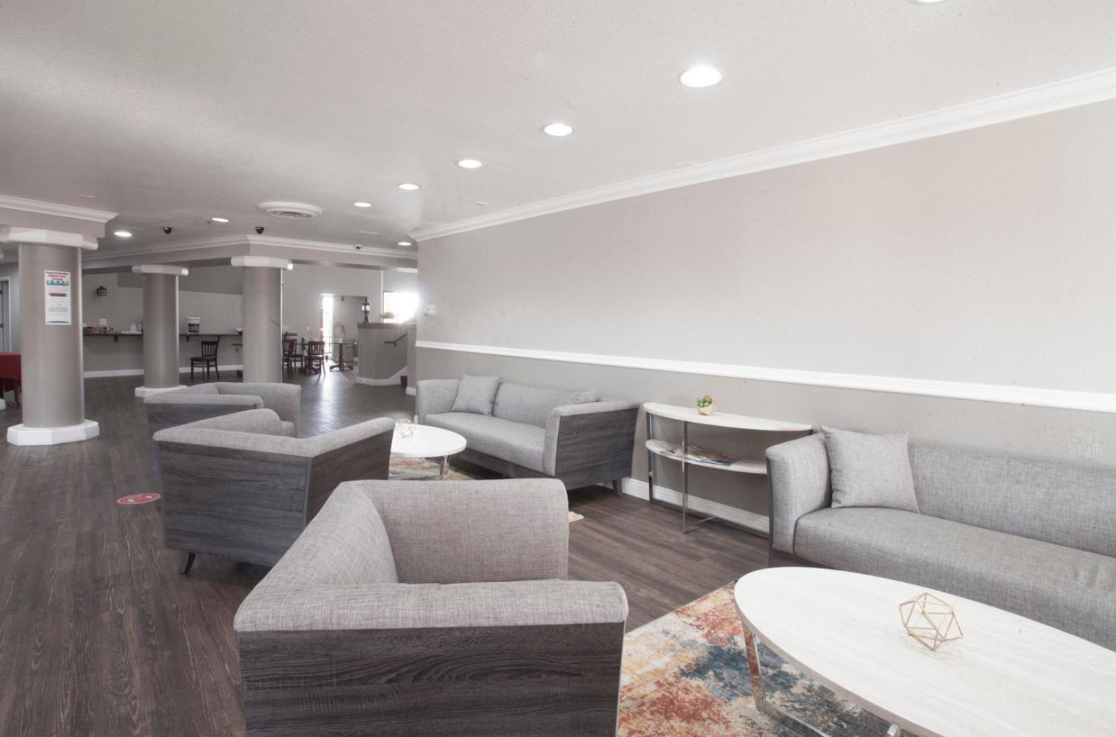 Ramada by Wyndham Barstow photo 13