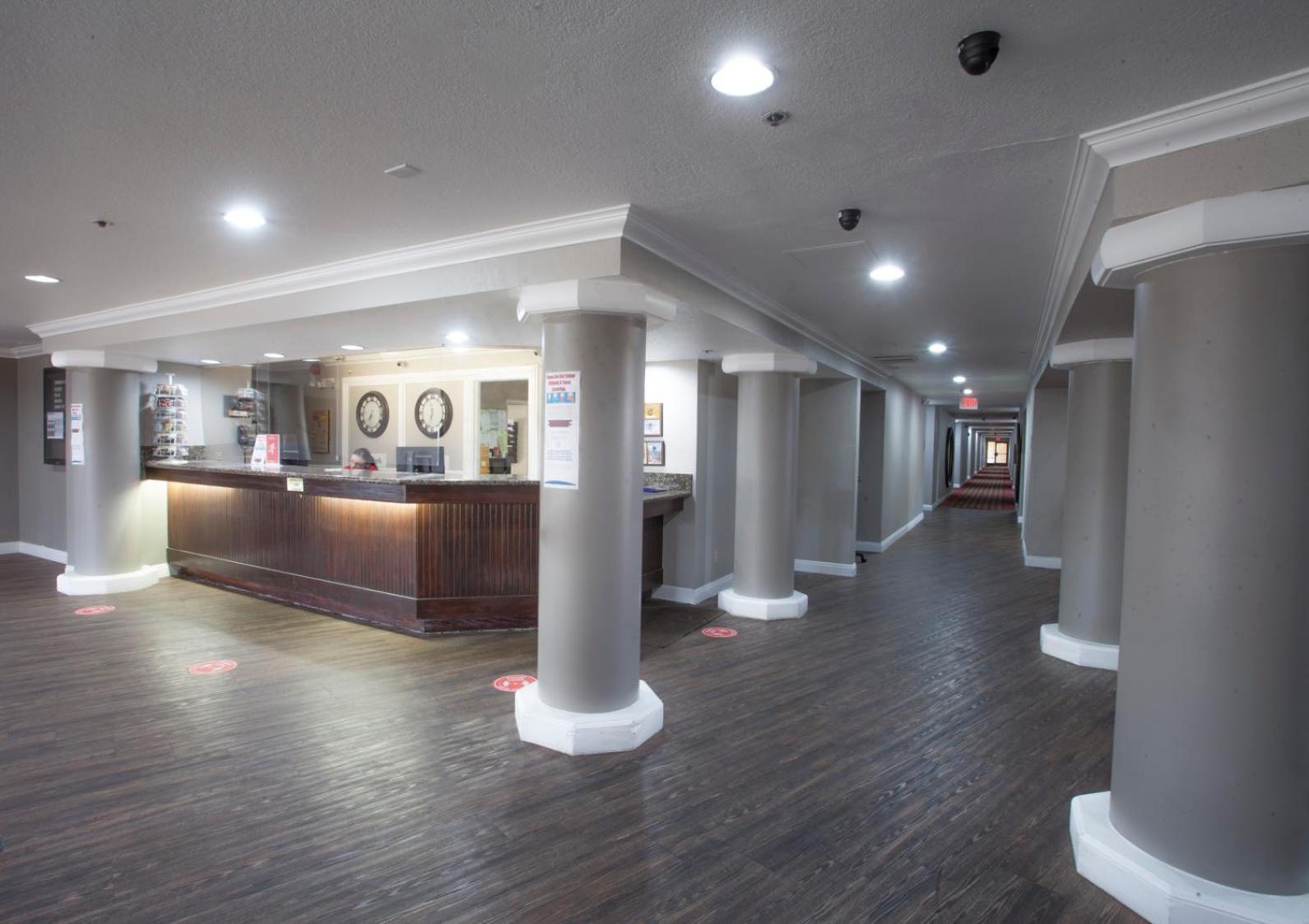 Ramada by Wyndham Barstow photo 14