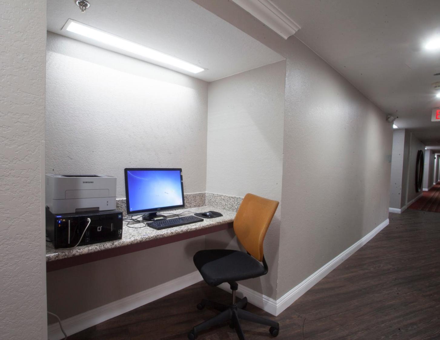 Ramada by Wyndham Barstow photo 25