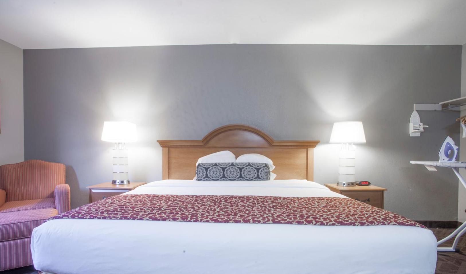 Ramada by Wyndham Barstow photo 7