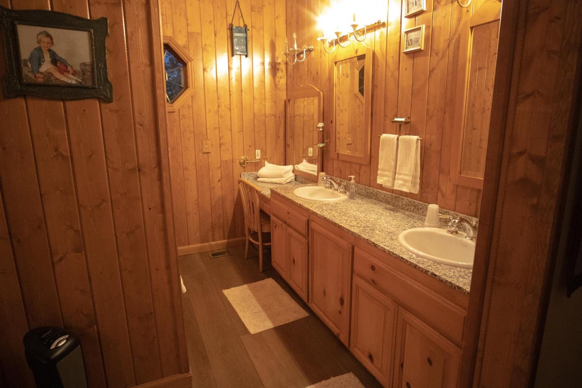 Tucker Peak Lodge photo 28