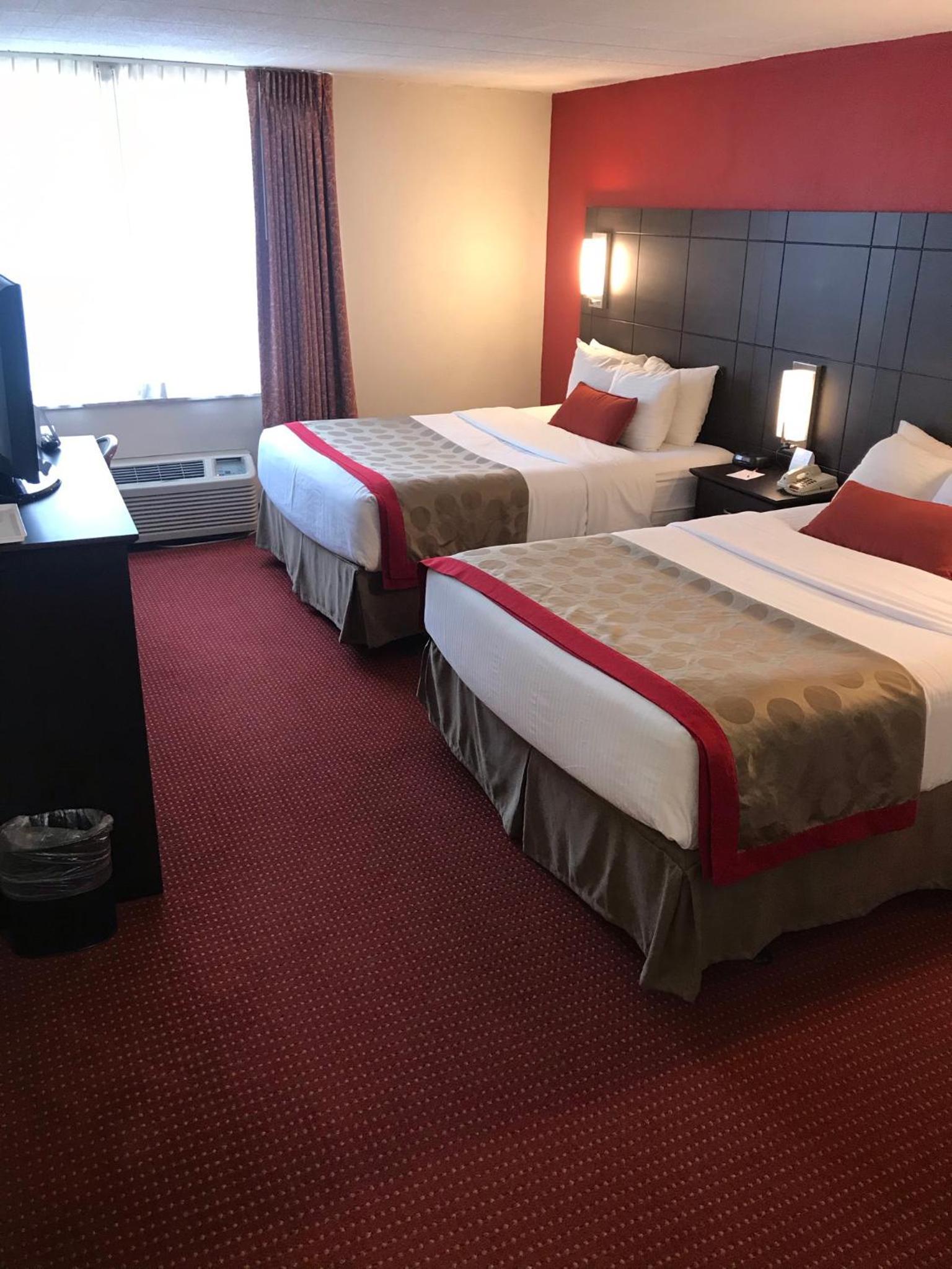 Ramada by Wyndham Ligonier photo 35