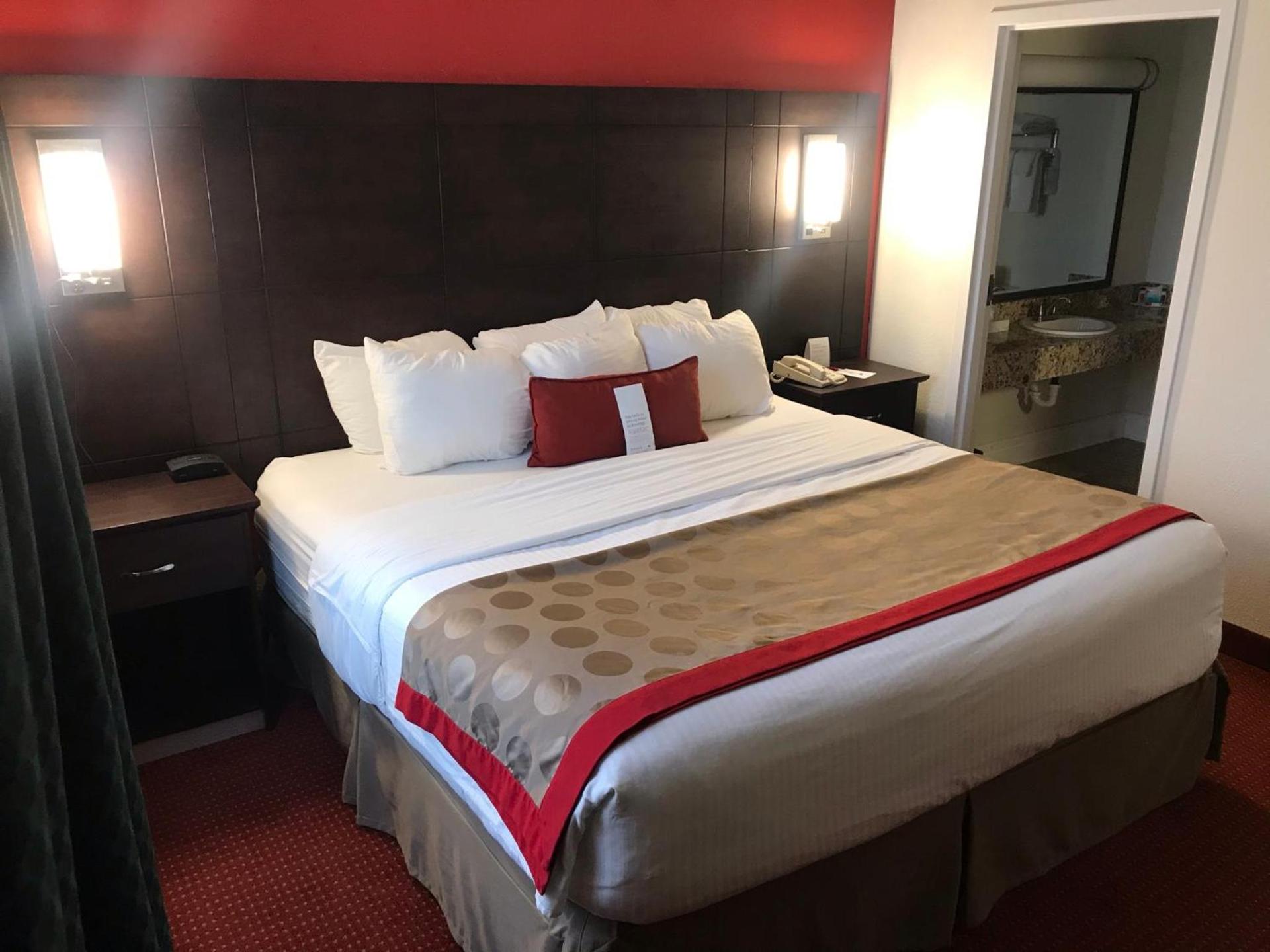 Ramada by Wyndham Ligonier photo 17