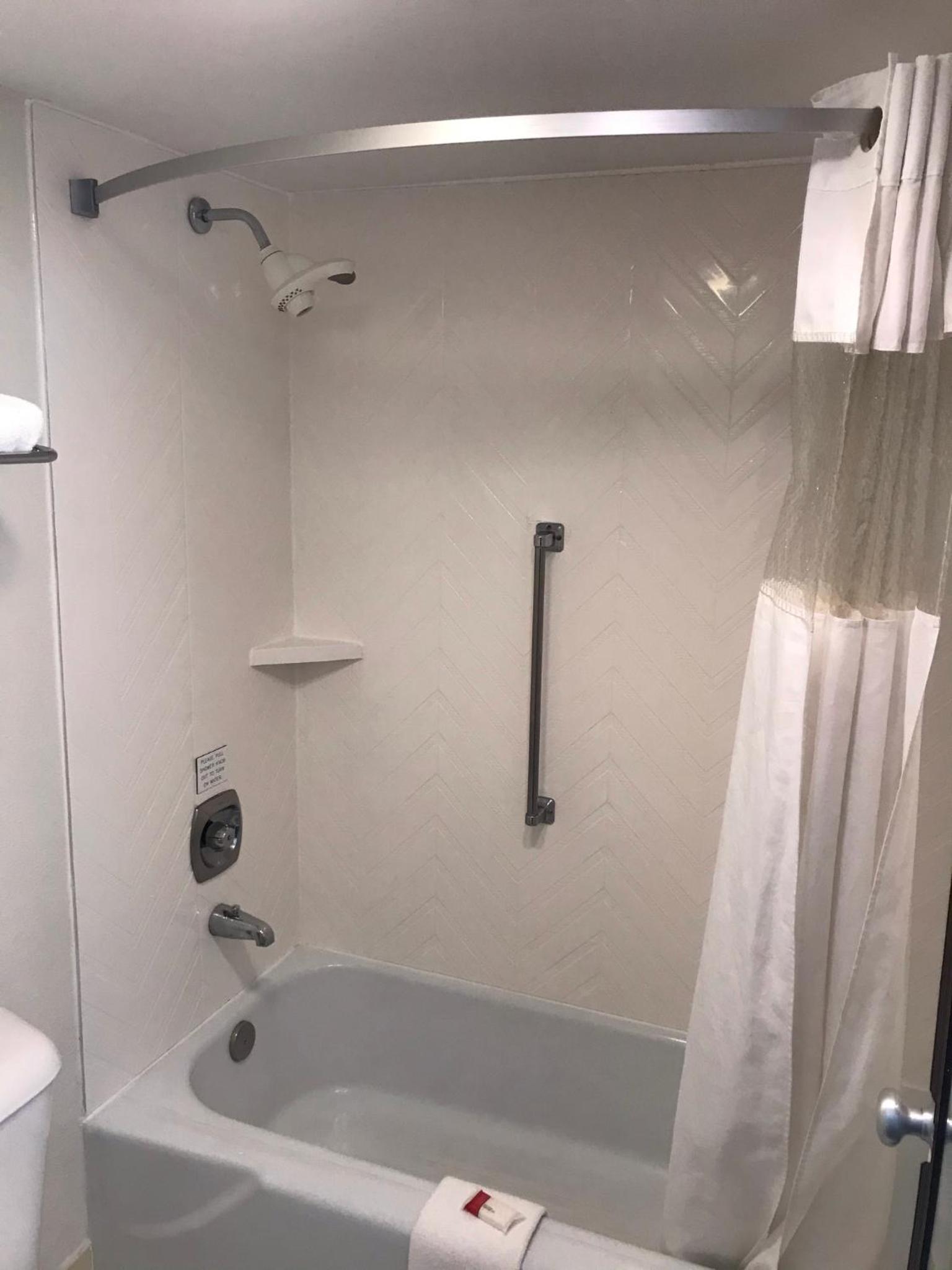 Ramada by Wyndham Ligonier photo 20