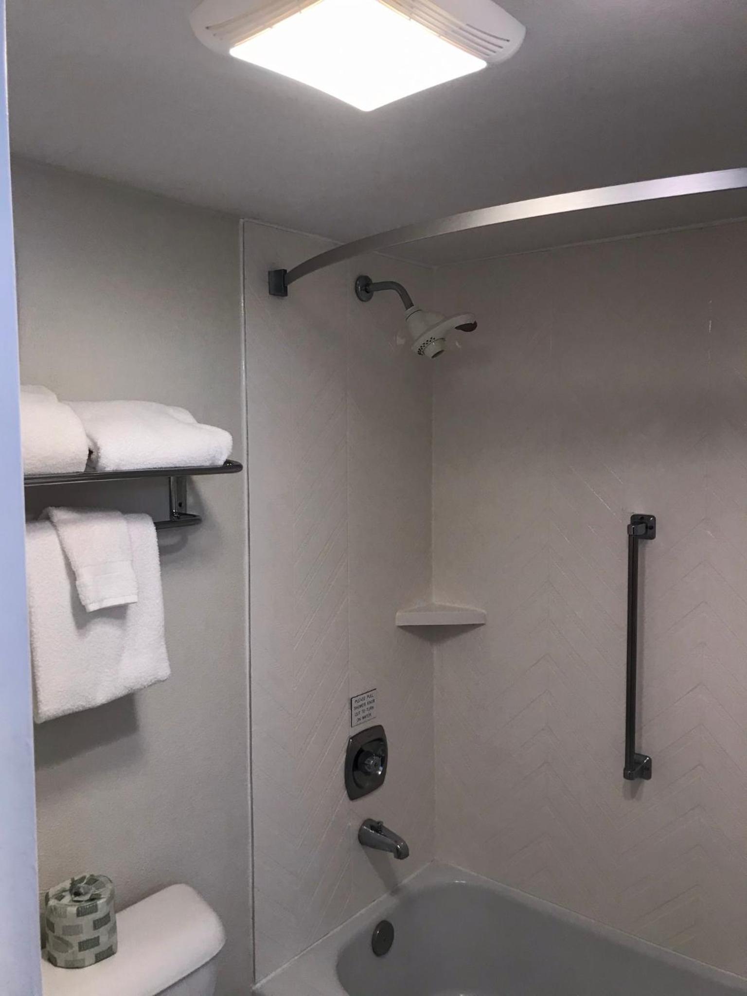 Ramada by Wyndham Ligonier photo 21