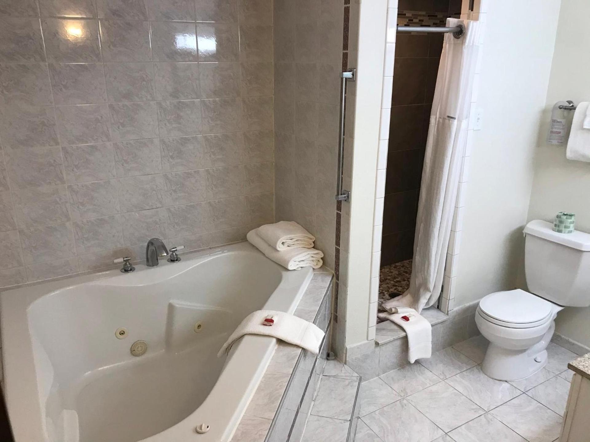 Ramada by Wyndham Ligonier photo 25