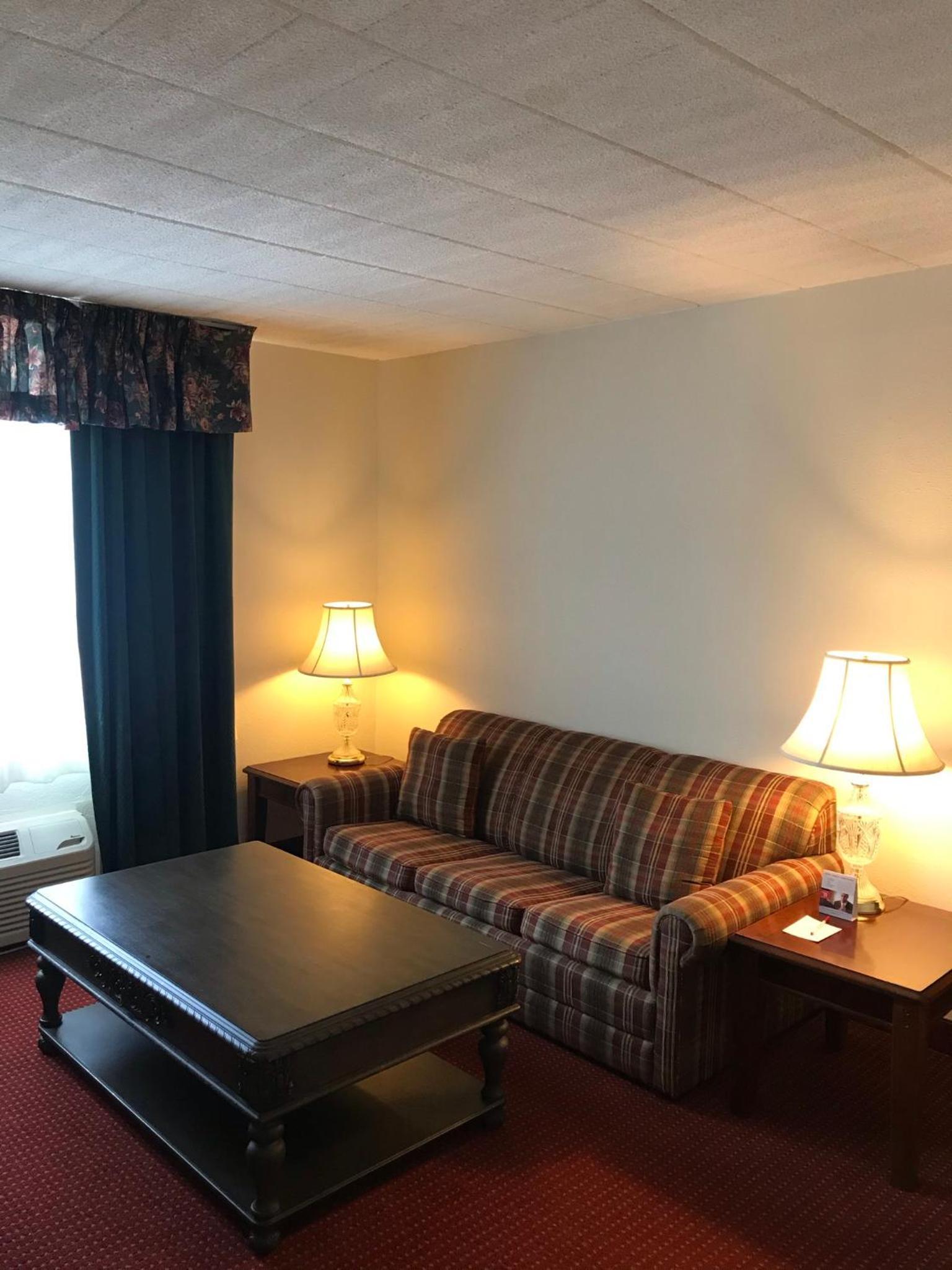 Ramada by Wyndham Ligonier photo 27
