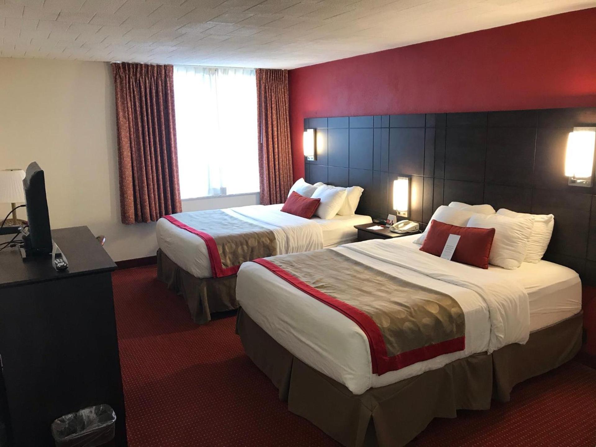 Ramada by Wyndham Ligonier photo 28