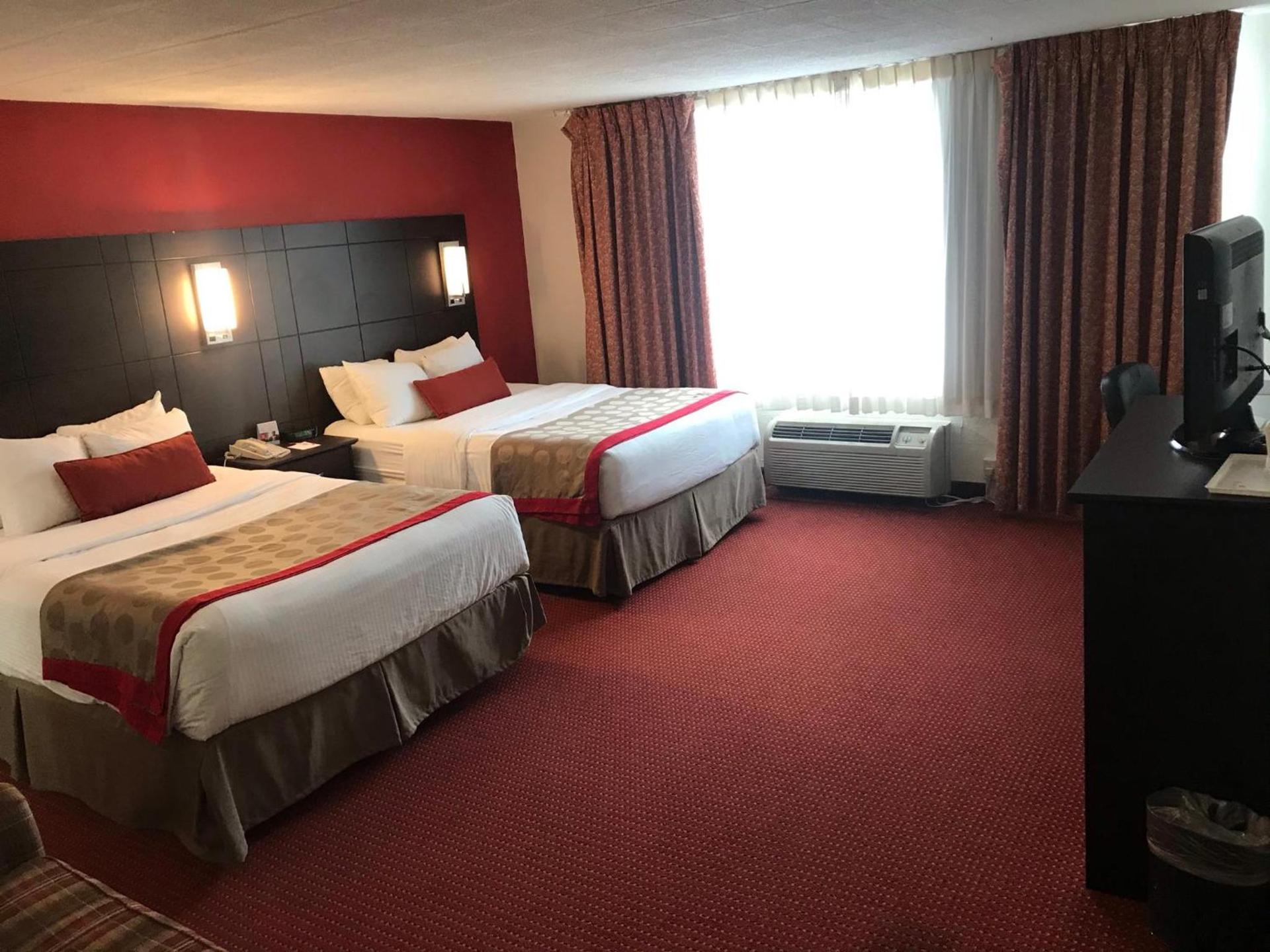 Ramada by Wyndham Ligonier photo 31