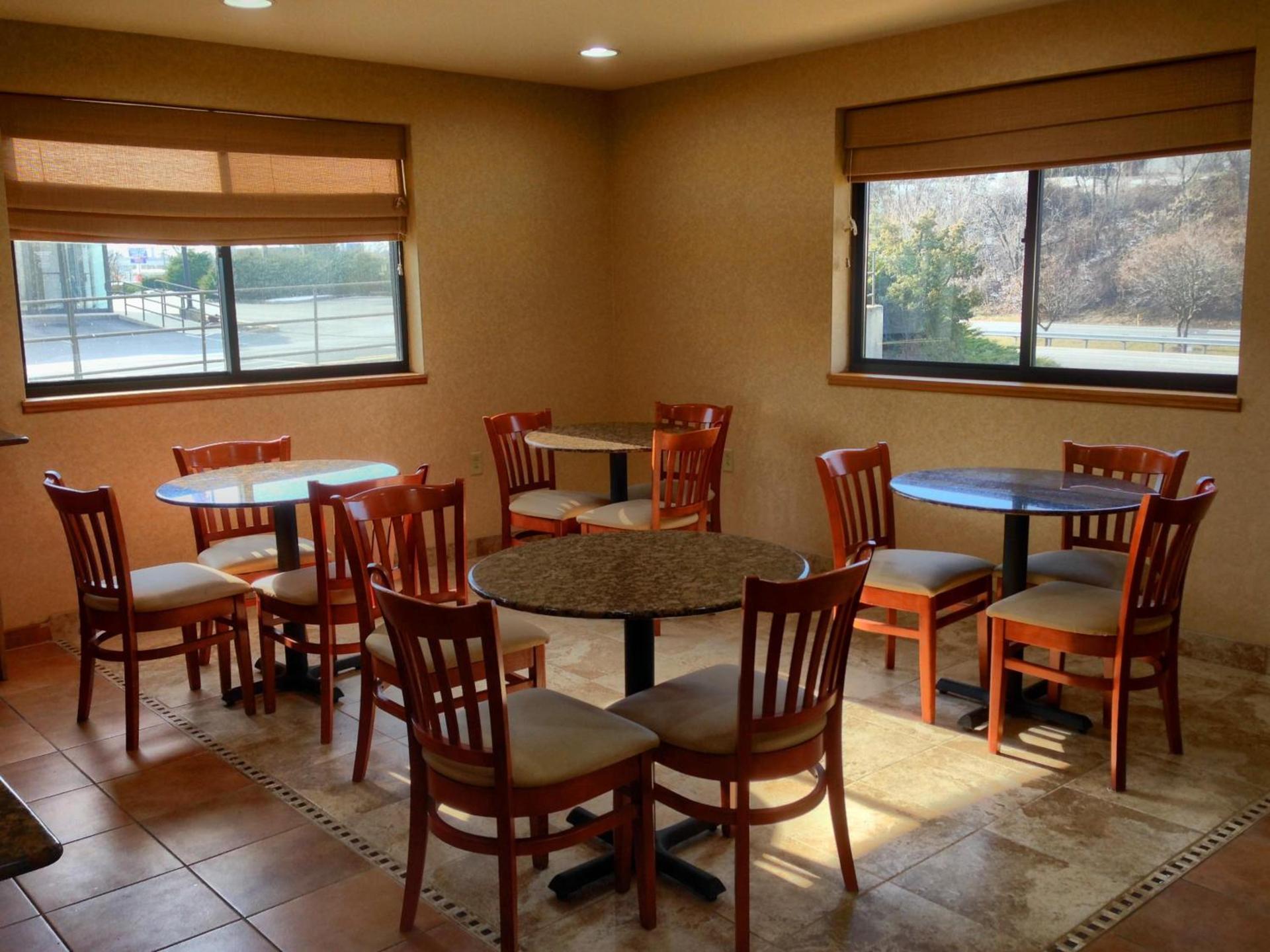 Super 8 by Wyndham Hagerstown I-70 photo 19