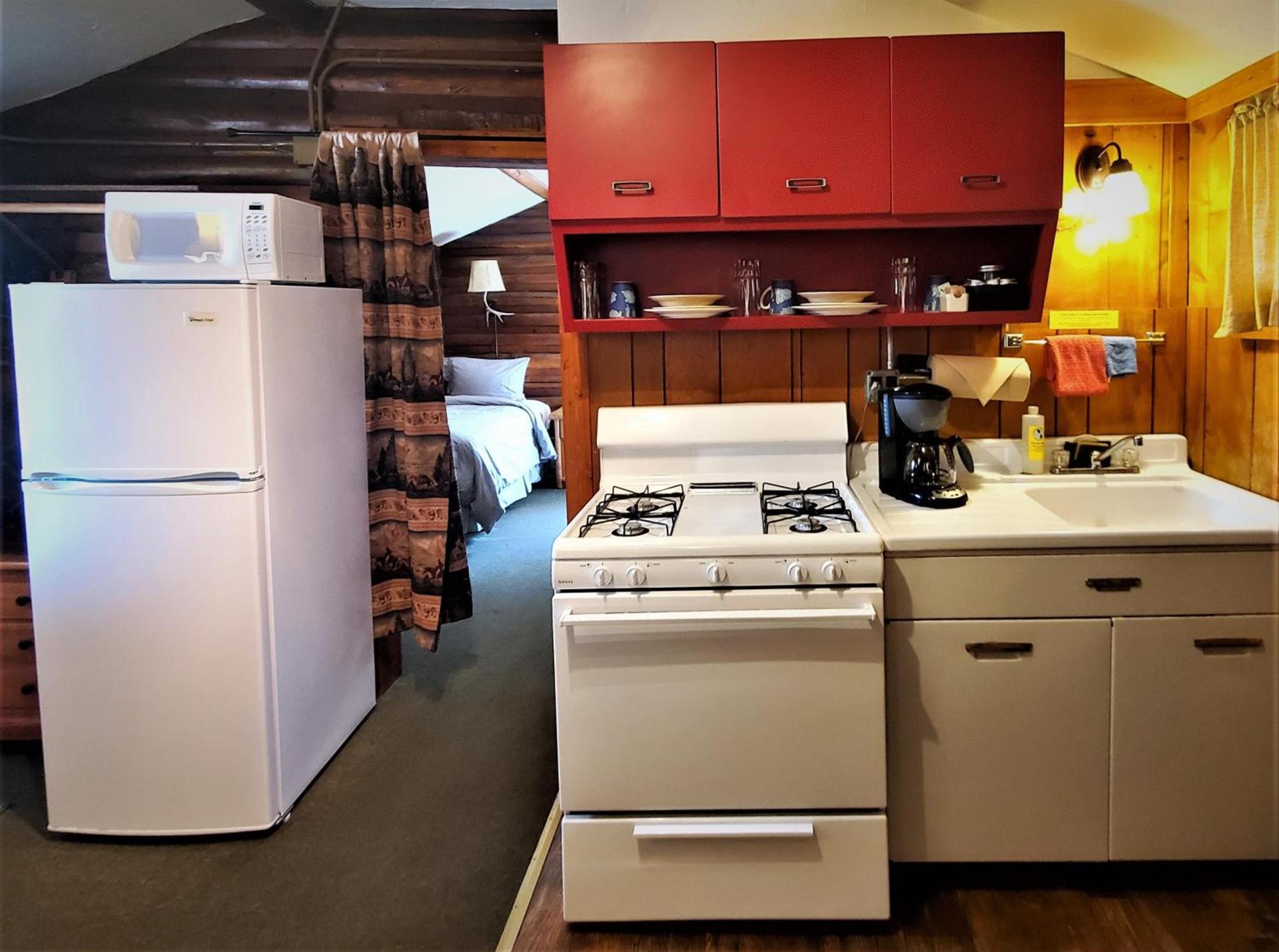 Log Cabin Motel photo 35