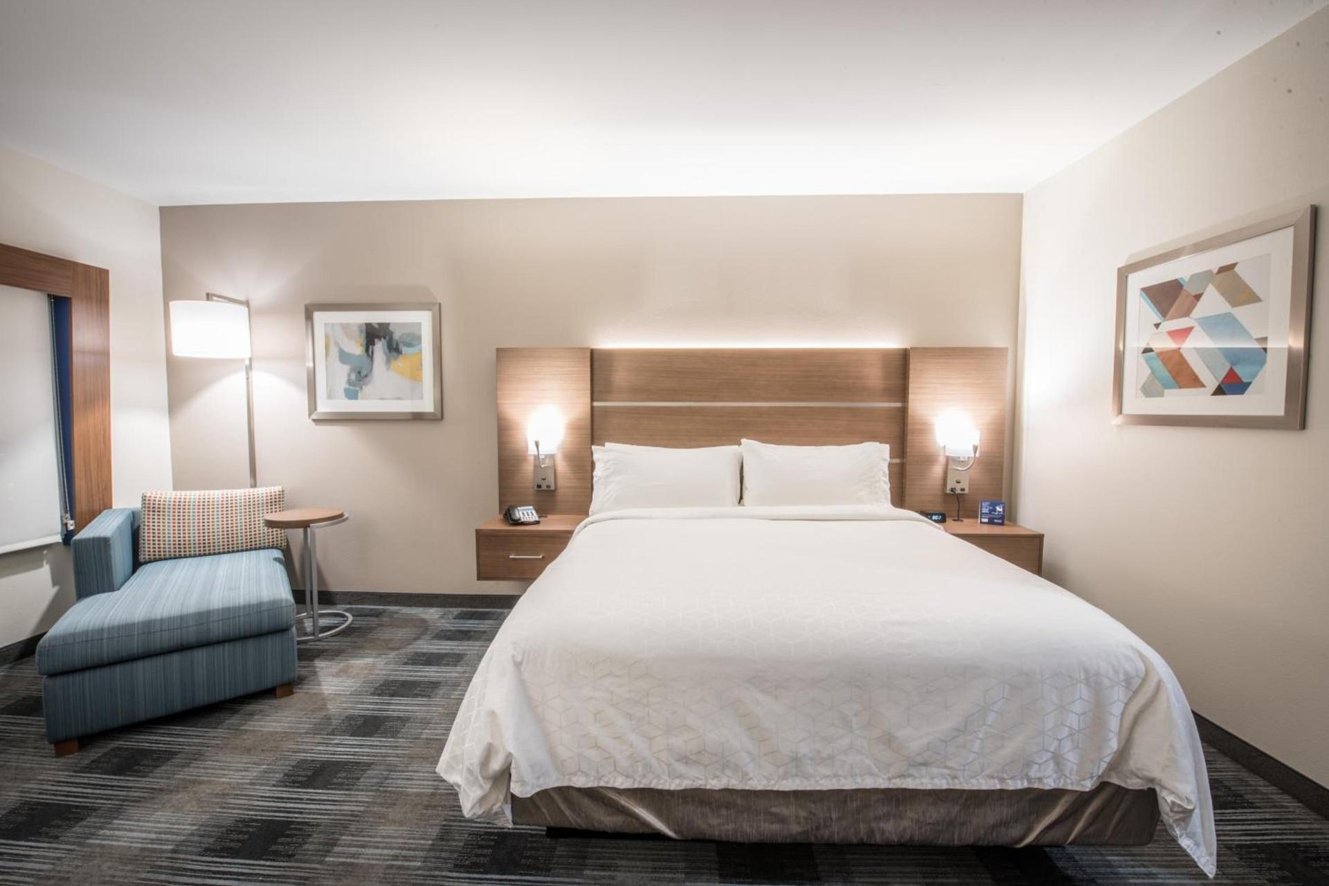 Holiday Inn Express & Suites - Houston Westchase - Westheimer by IHG photo 28