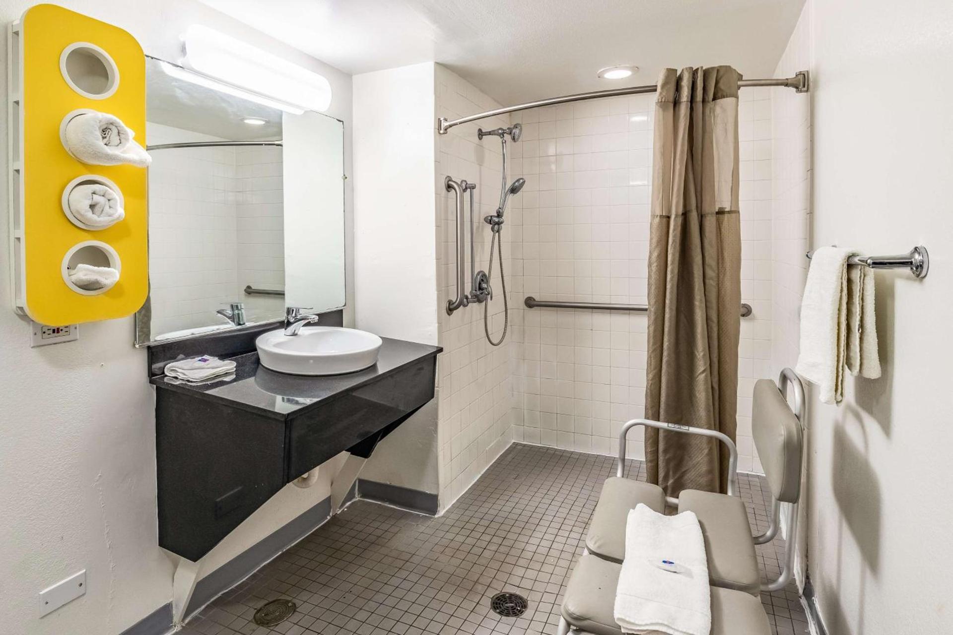 Motel 6-Joliet, IL - I-80 photo 14