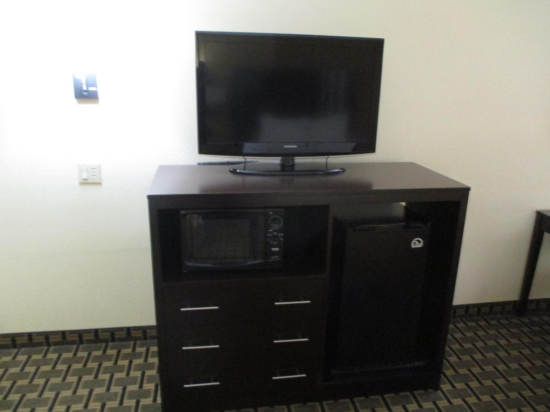 Days Inn & Suites by Wyndham Sam Houston Tollway photo 31