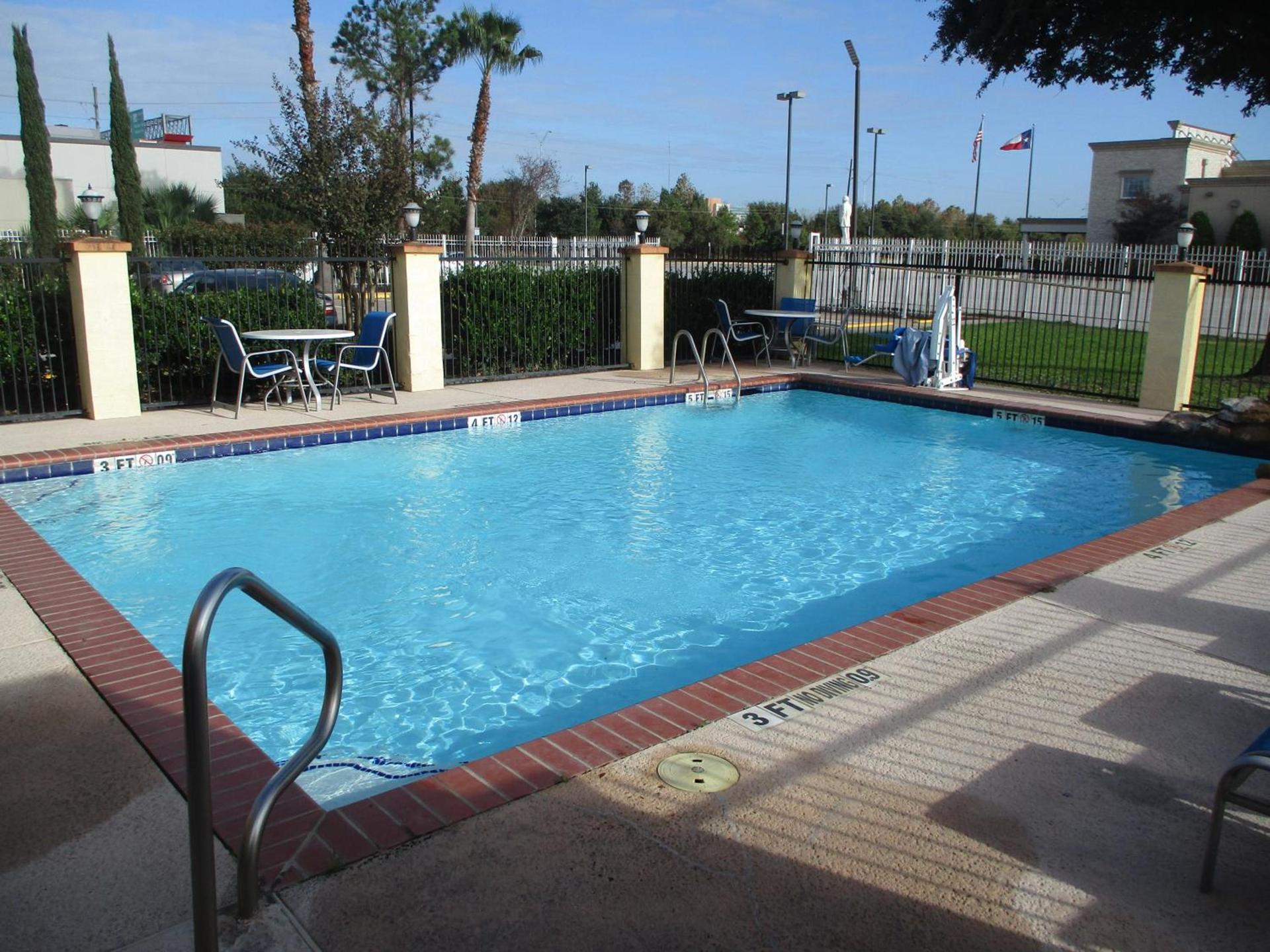 Days Inn & Suites by Wyndham Sam Houston Tollway photo 34