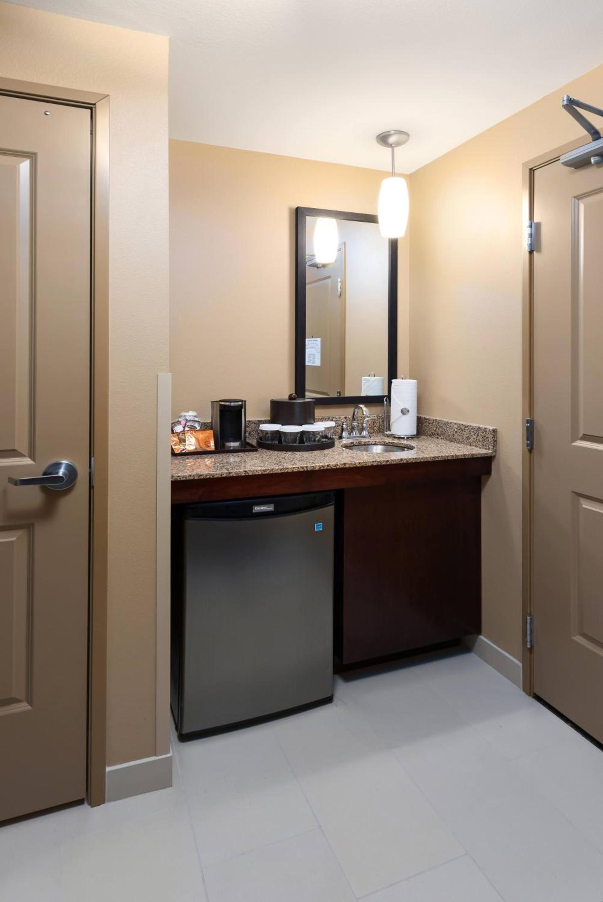 ClubHouse Hotel & Suites Fargo photo 18