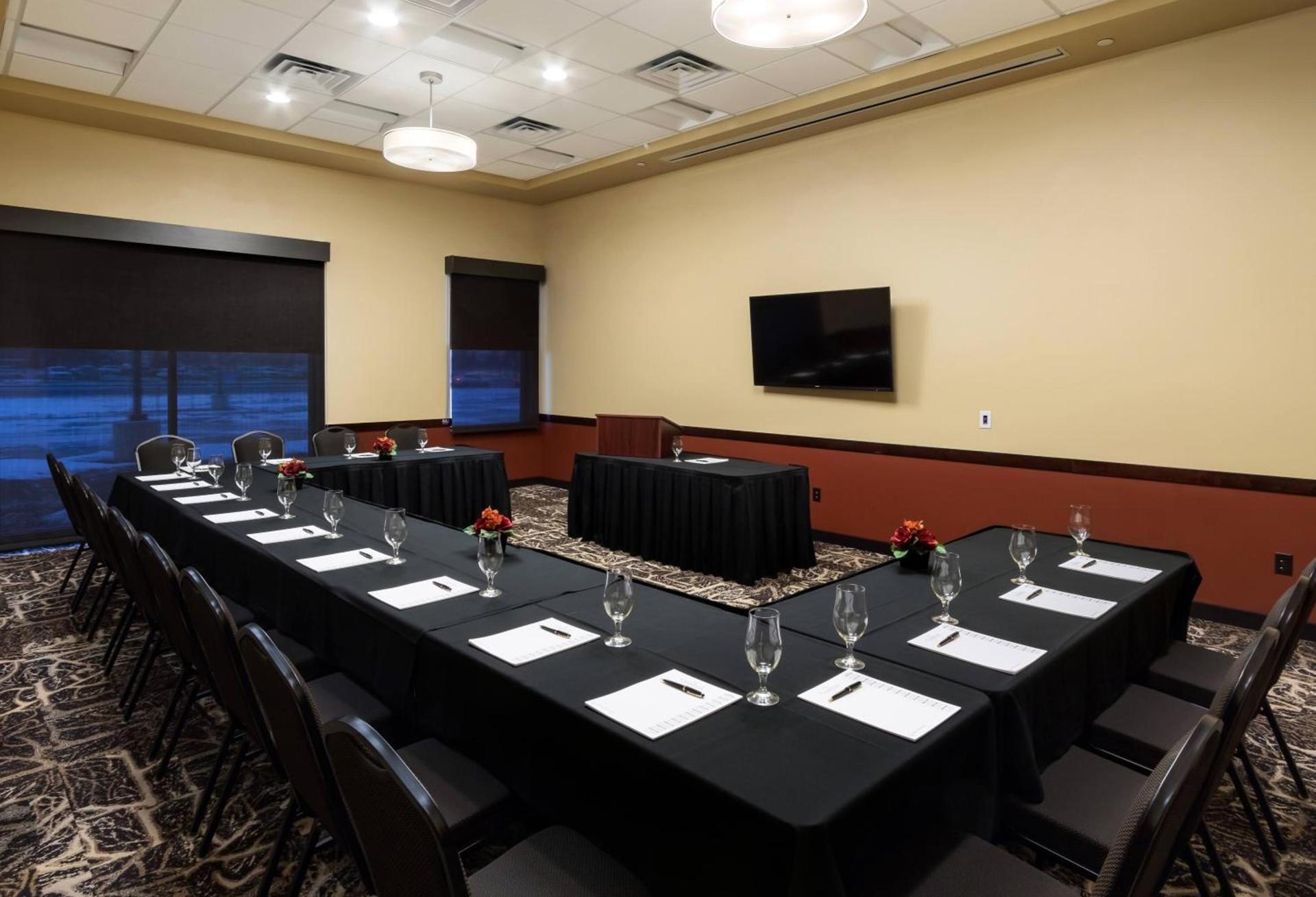 ClubHouse Hotel & Suites Fargo photo 21