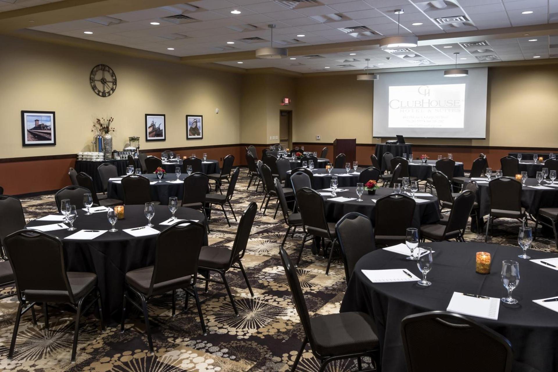 ClubHouse Hotel & Suites Fargo photo 15