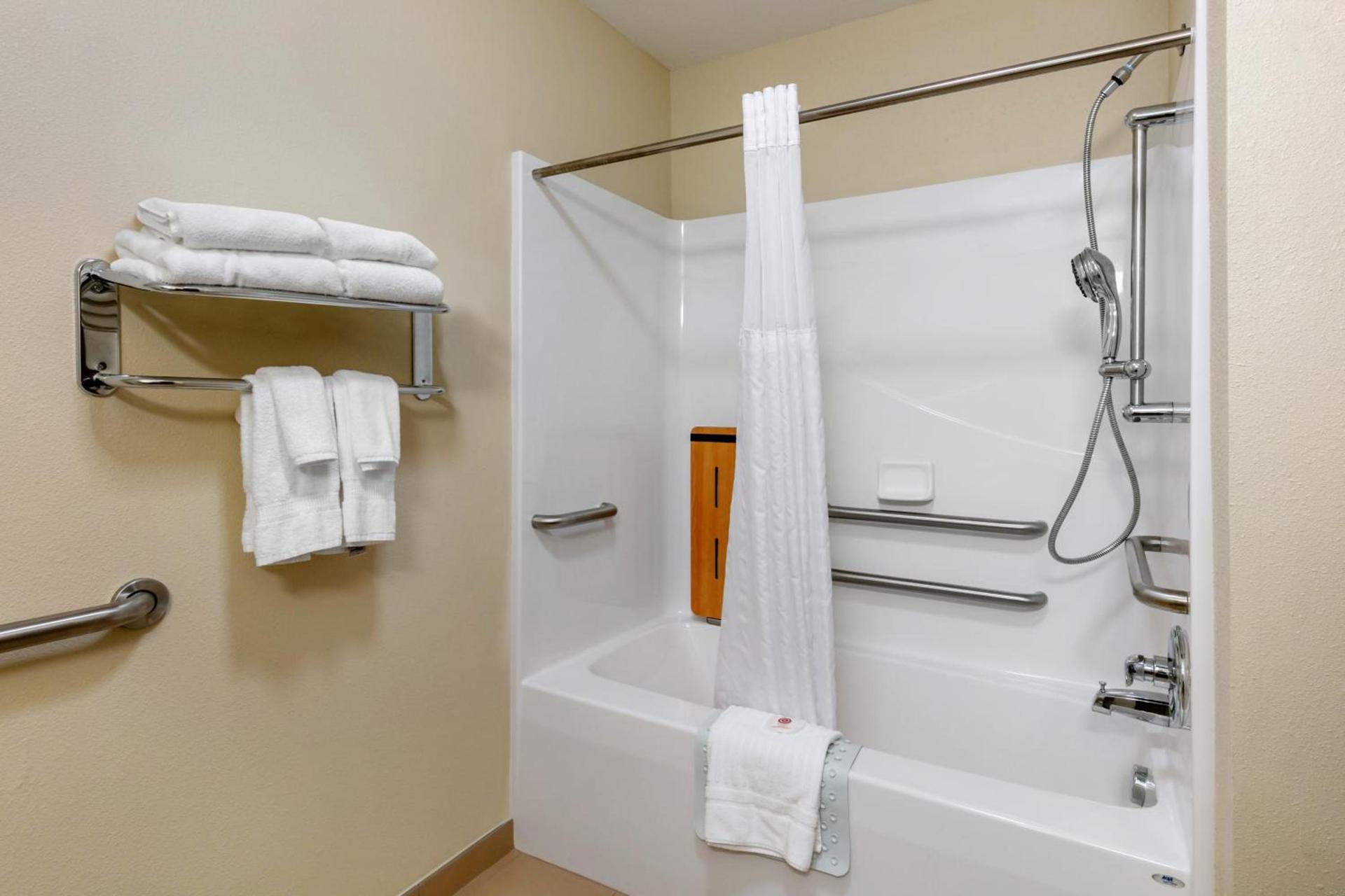 Comfort Inn & Suites Marion I-57 photo 25