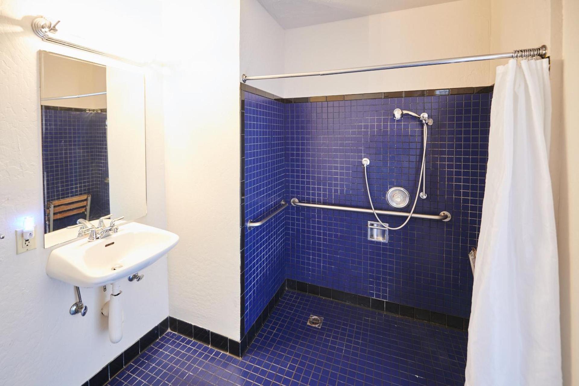 Phoenix Hotel photo 41