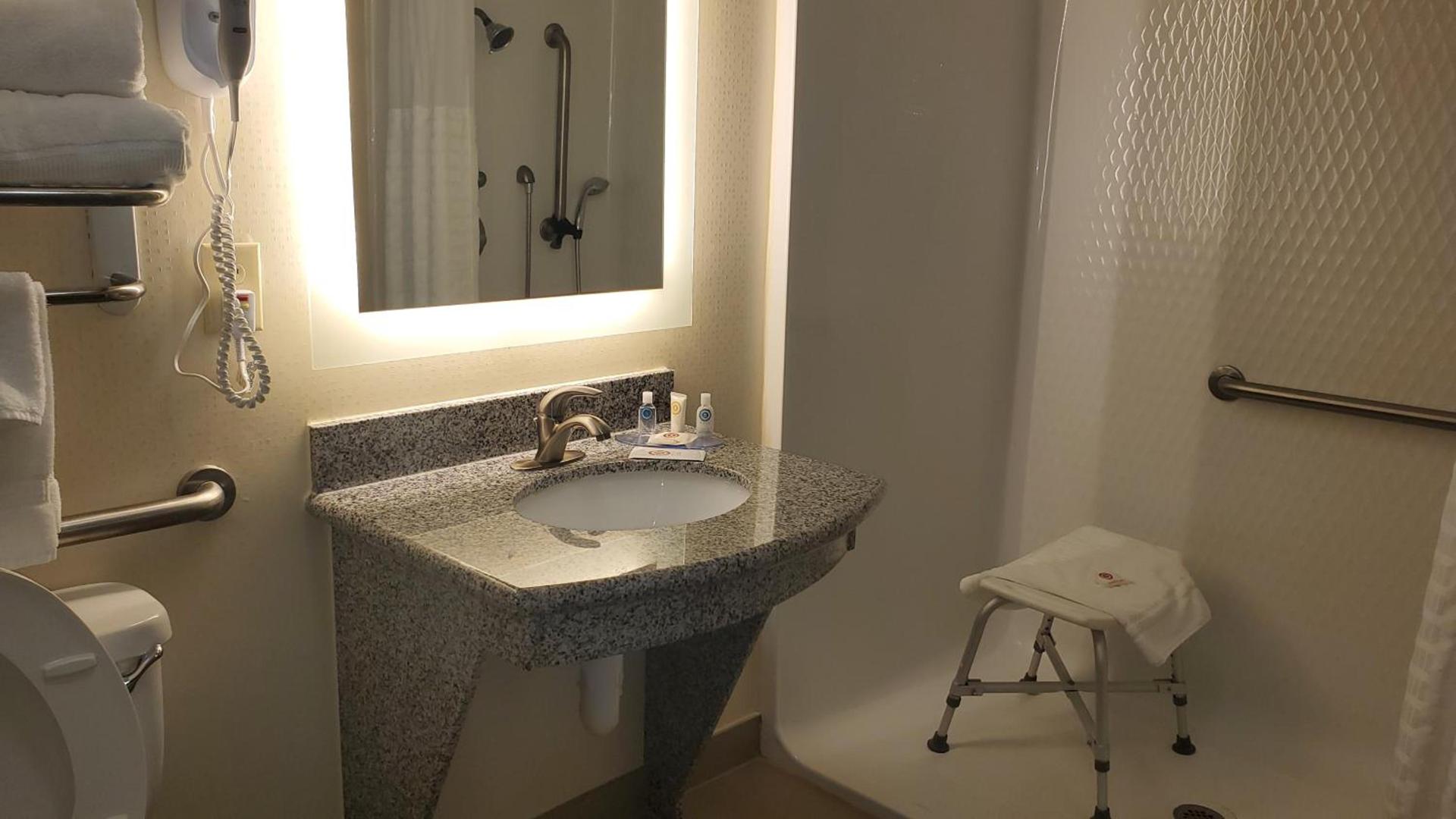 Comfort Suites Vicksburg photo 34
