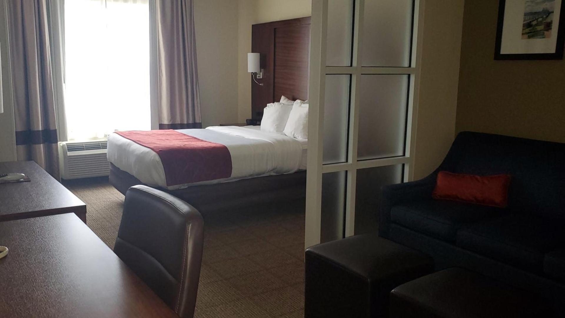Comfort Suites Vicksburg photo 32