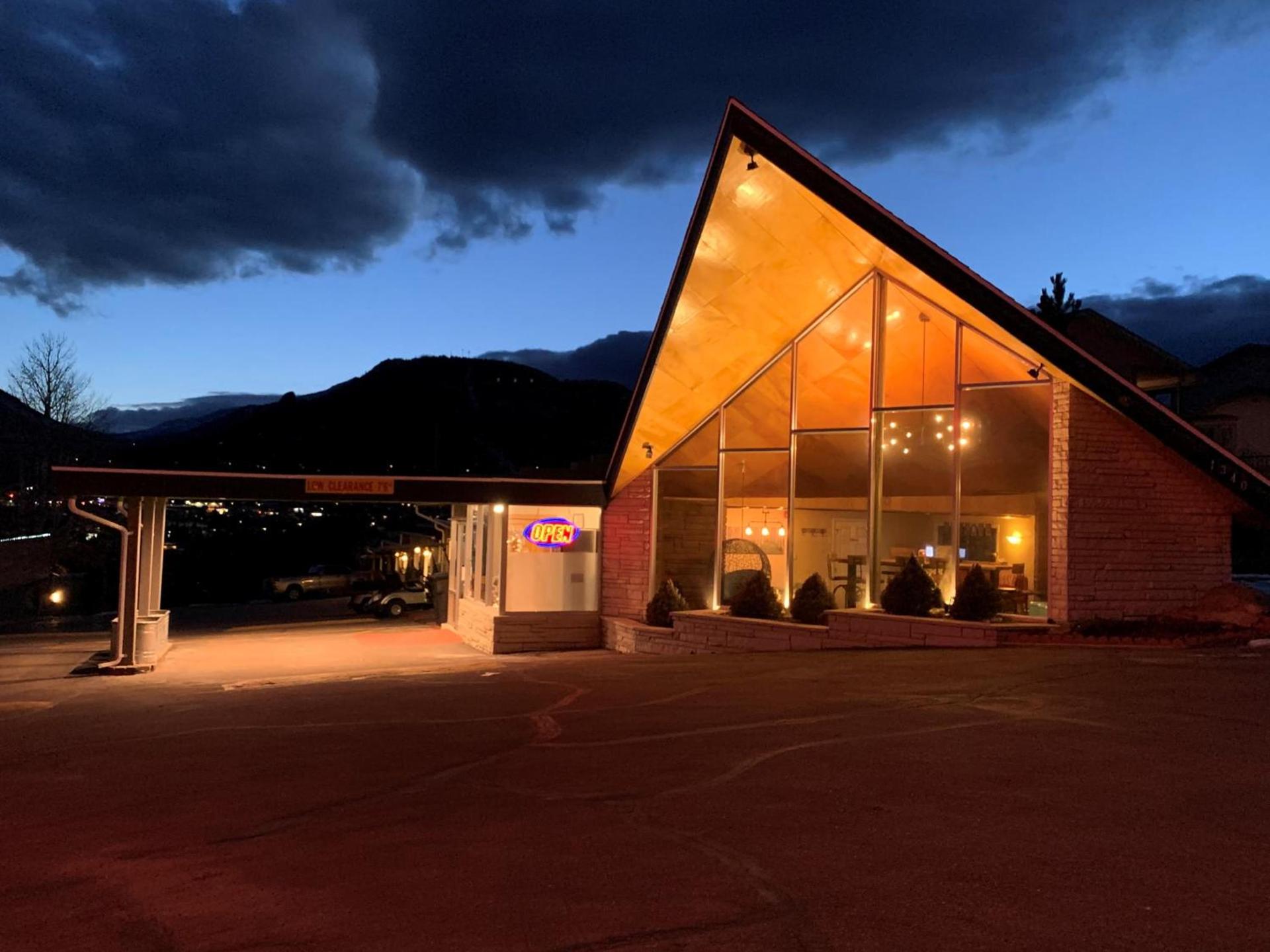Coyote Mountain Lodge photo 96