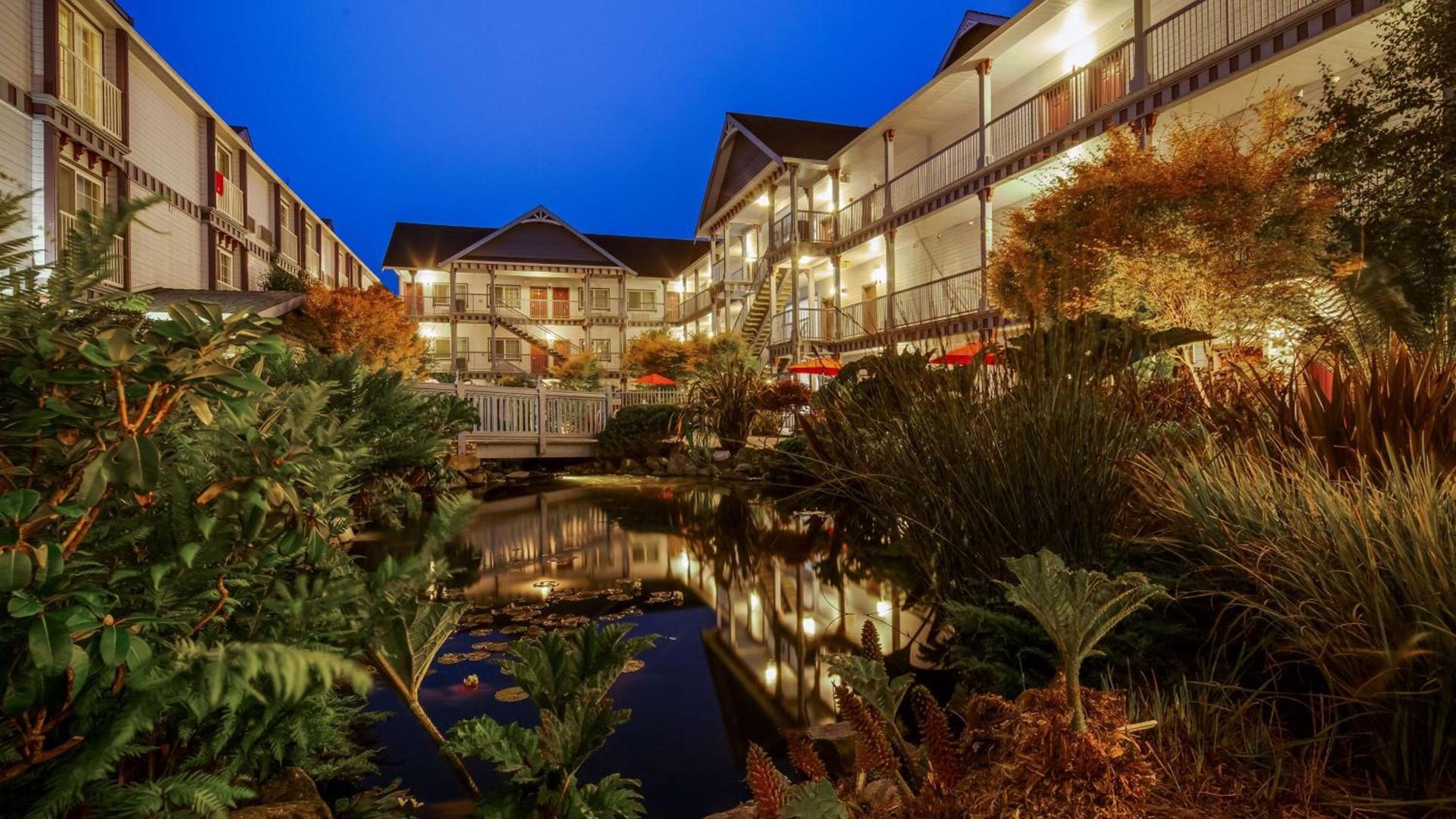 Best Western Plus Bayshore Inn photo 6