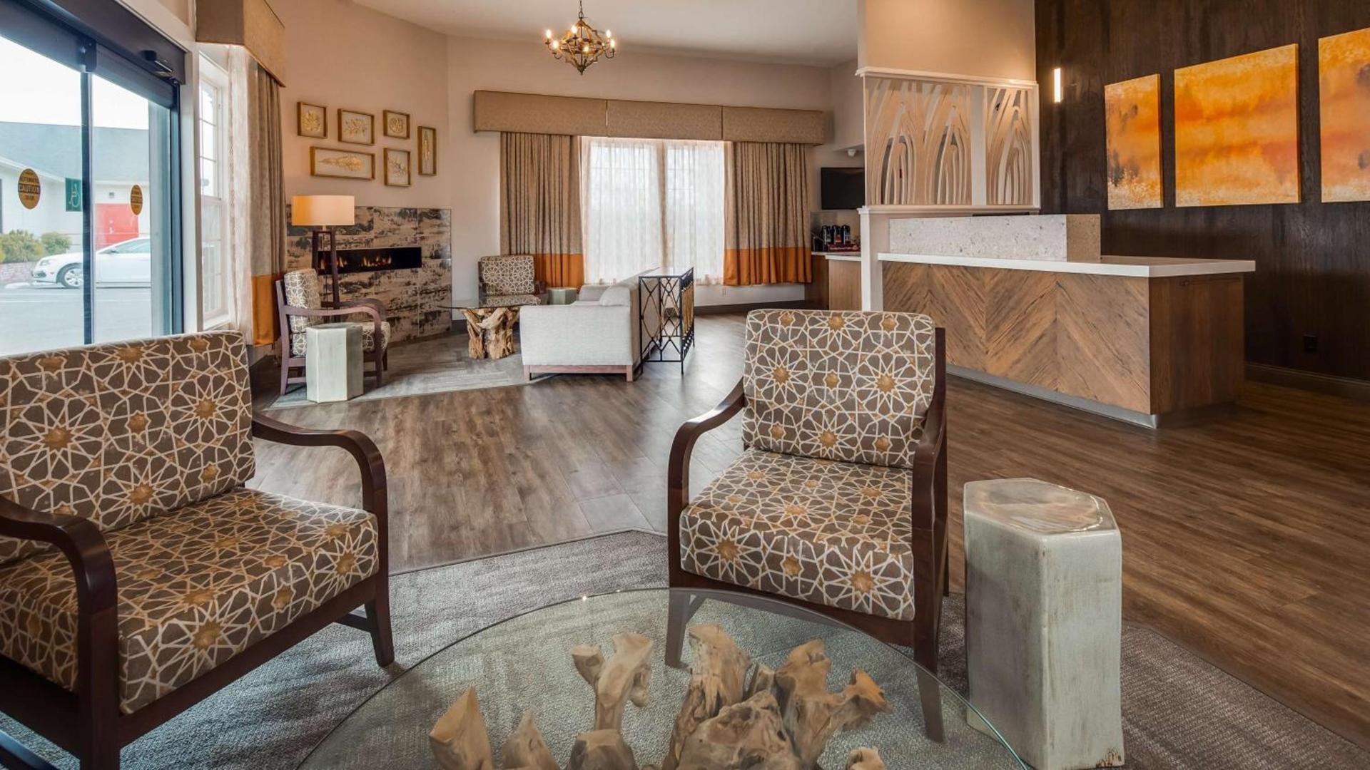 Best Western Plus Bayshore Inn photo 2
