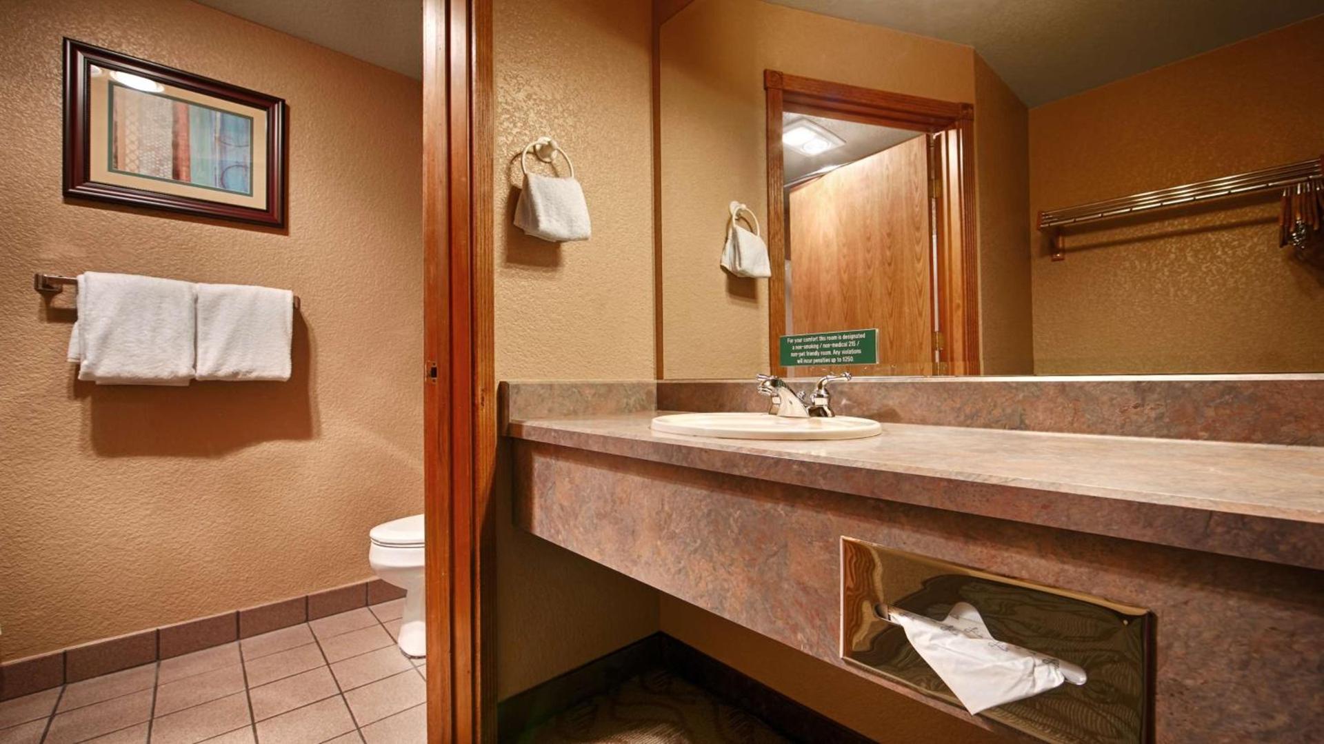 Best Western Plus Bayshore Inn photo 27