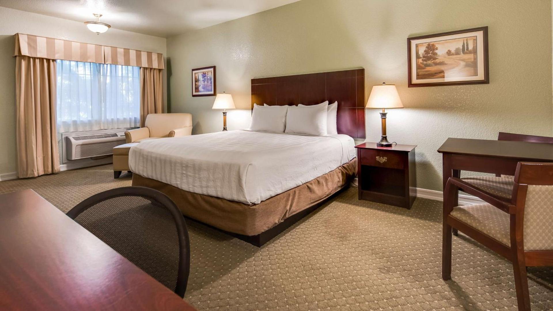 Best Western Plus Bayshore Inn photo 13